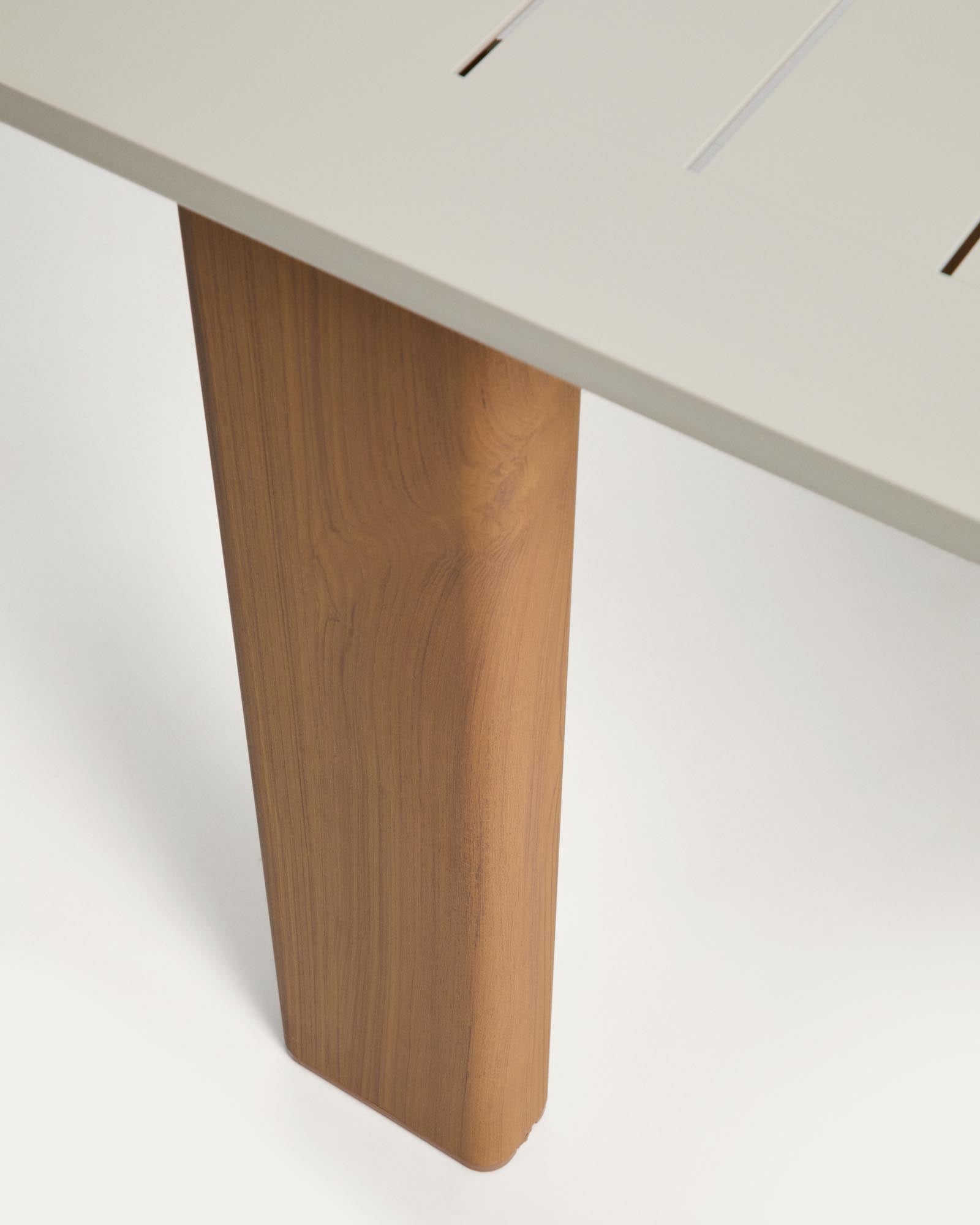 Eleganter Ausziehtisch Livorno in écrufarbenem Aluminium und stilvollen Holzoptik-Beinen, ideal für Gartenpartys und entspannte Abende im Freien.