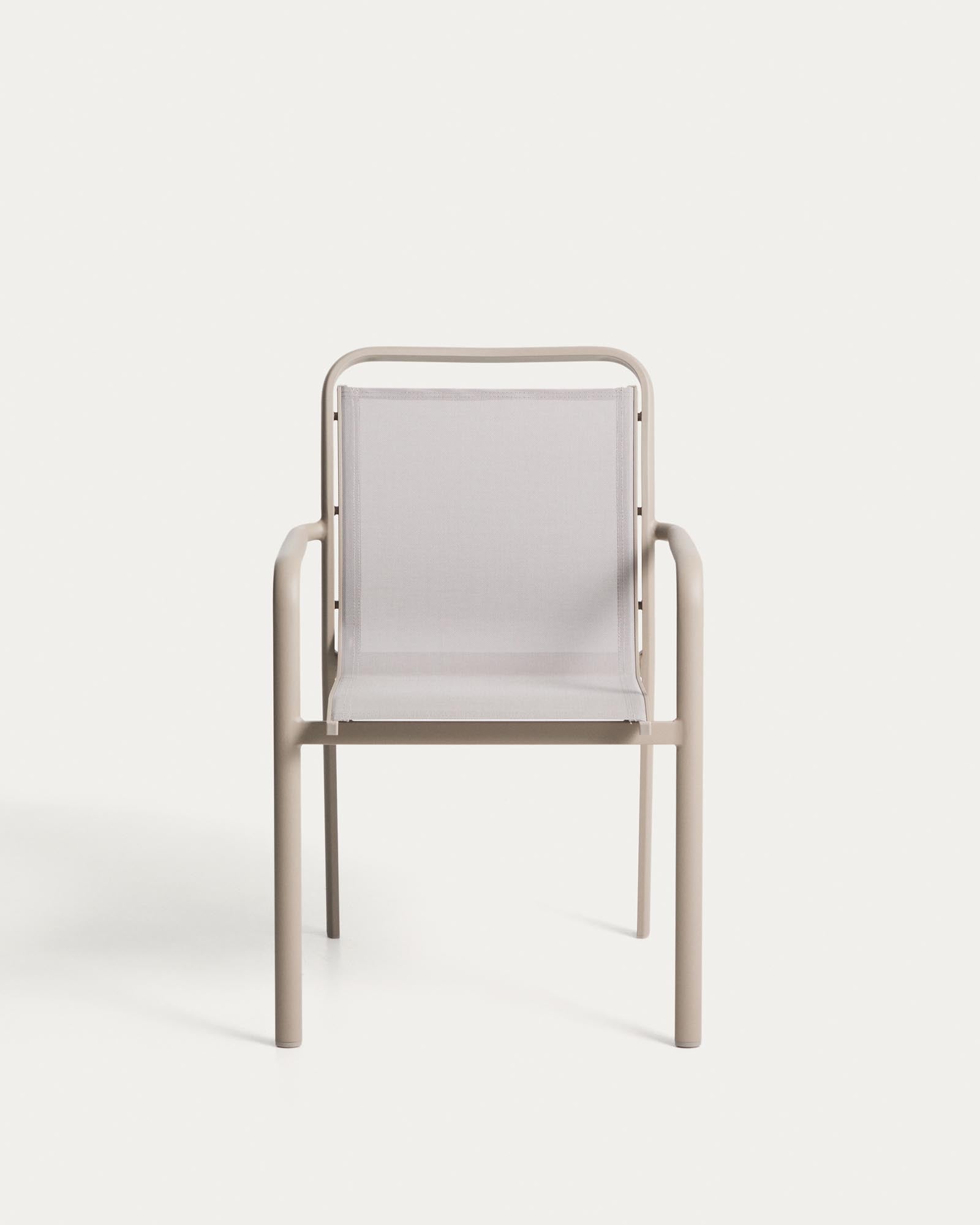 Stapelbarer Outdoor-Stuhl Luri in Taupe mit beigem Texteline, ideal für Garten und Terrasse, bietet Komfort und modernes Design.