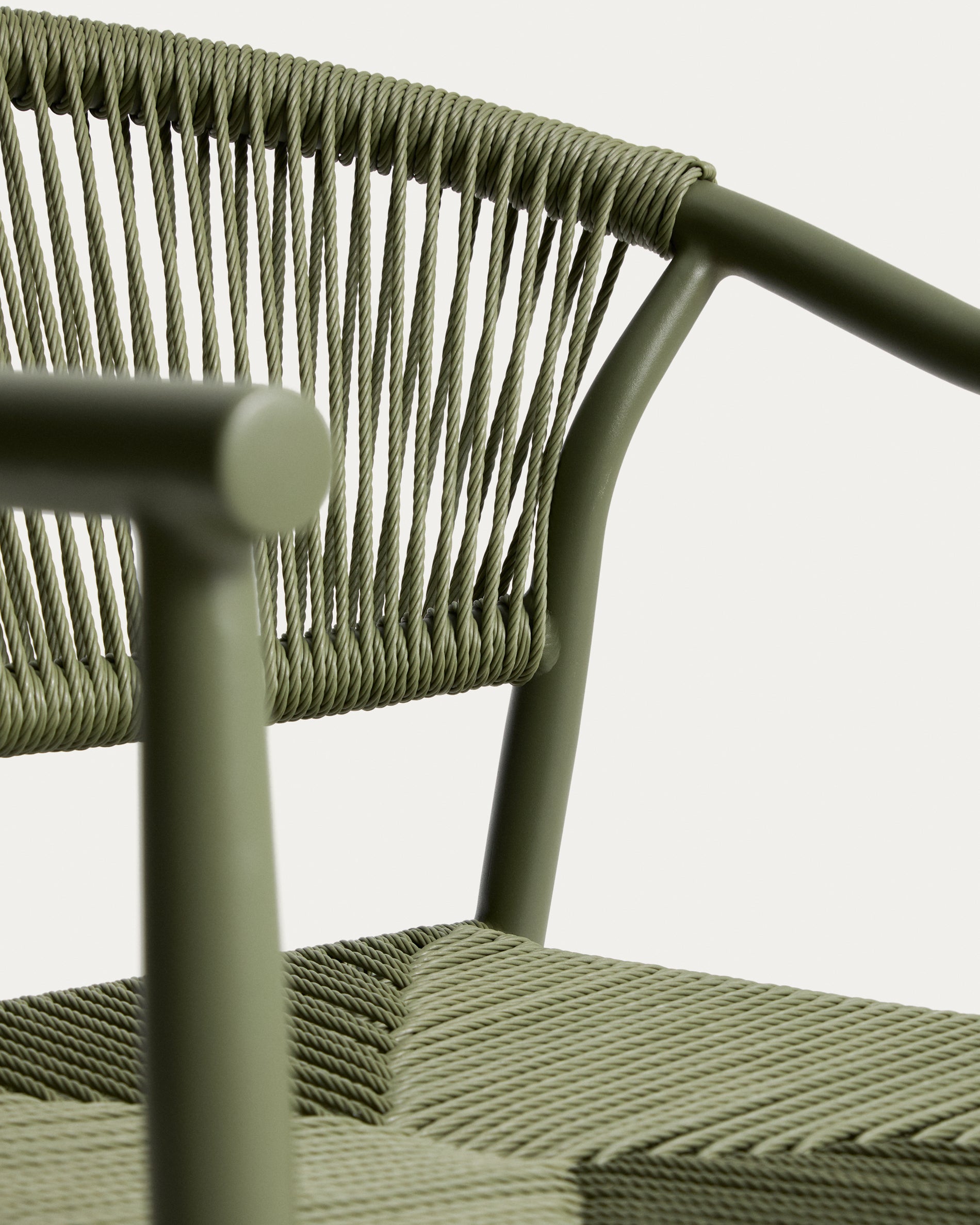 Stapelbarer Outdoor-Stuhl Livadia aus Aluminium in Grün in Grün präsentiert im Onlineshop von KAQTU Design AG. Gartenstuhl ist von Kave Home