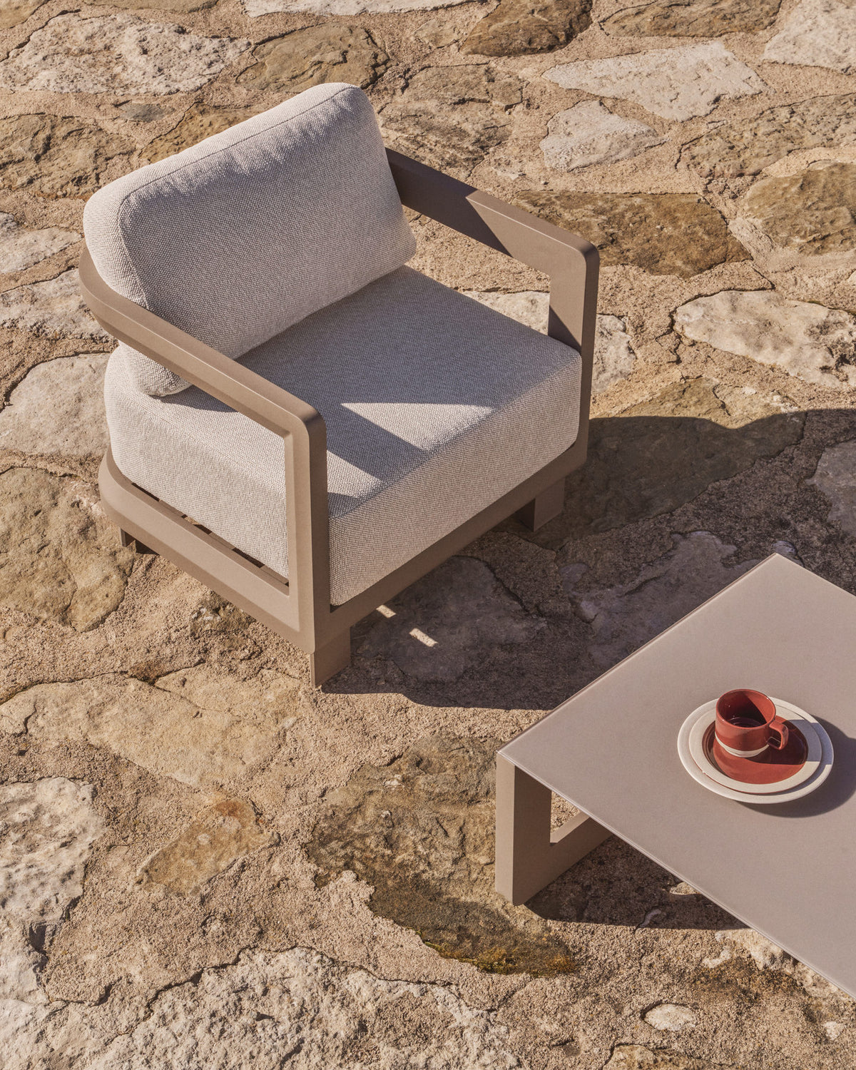 Outdoor-Sessel Nerano aus Aluminium in Taupe in Taupe, Beige, Ecru präsentiert im Onlineshop von KAQTU Design AG. Outdoor-Sessel ist von Kave Home