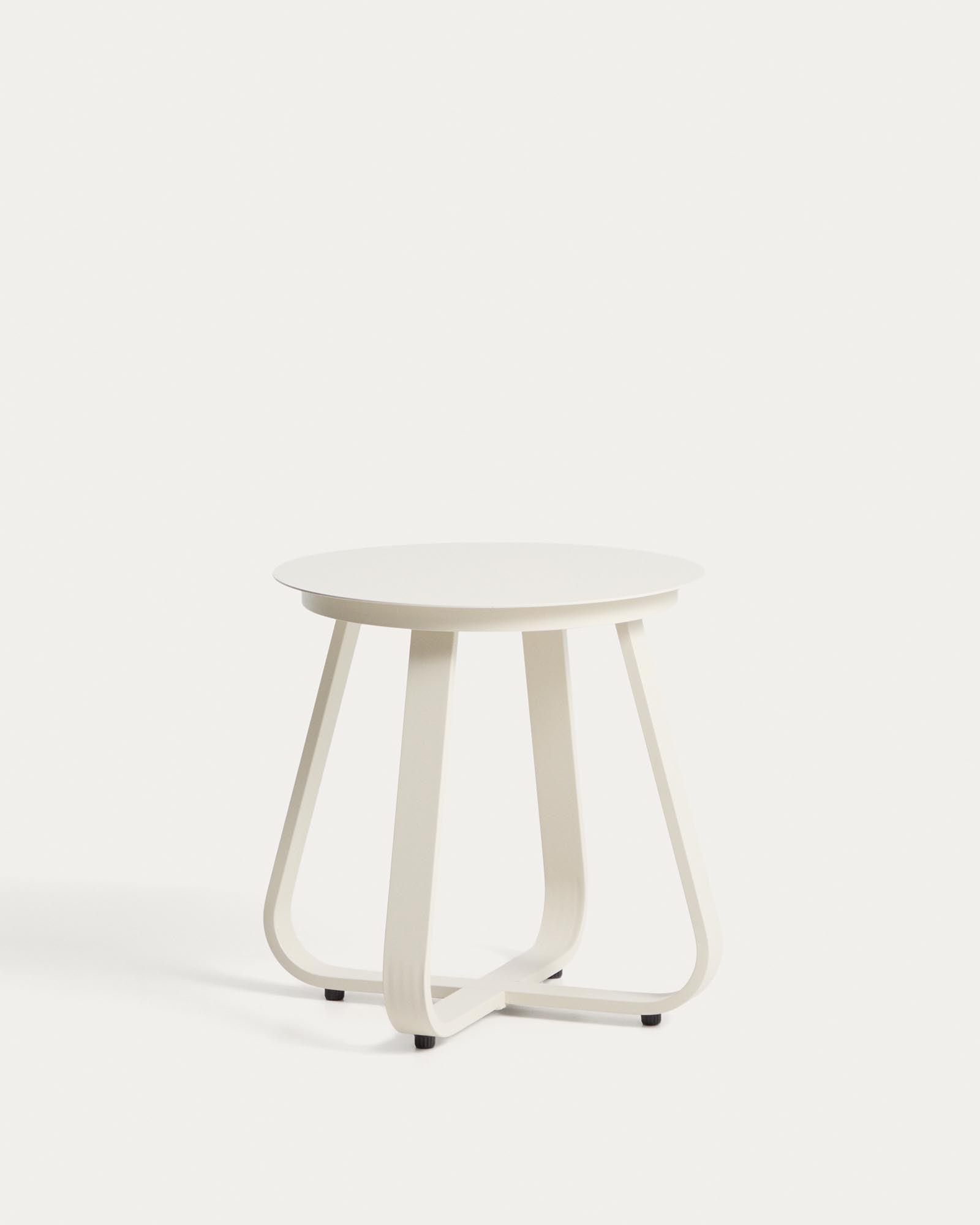 Outdoor Beistelltisch Tamaris aus ecrufarbenem Aluminium Ø 48 cm in Ecru präsentiert im Onlineshop von KAQTU Design AG. Beistelltisch Outdoor ist von Kave Home