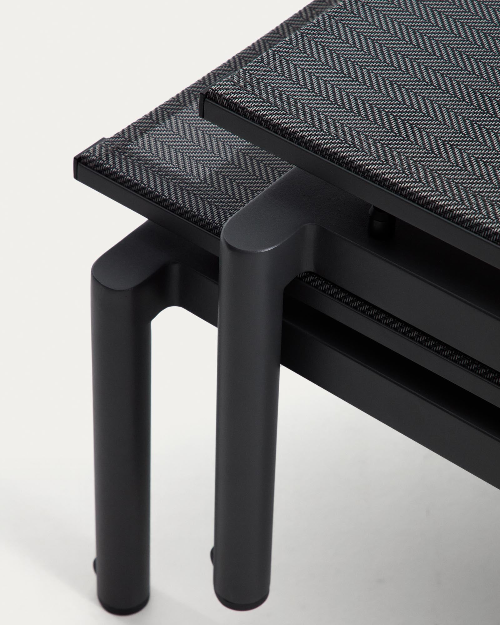 Stapelbare Sonnenliege Lesina aus graphitfarbenem Aluminium und grauem Texteline in Graphit präsentiert im Onlineshop von KAQTU Design AG. Liegestuhl ist von Kave Home