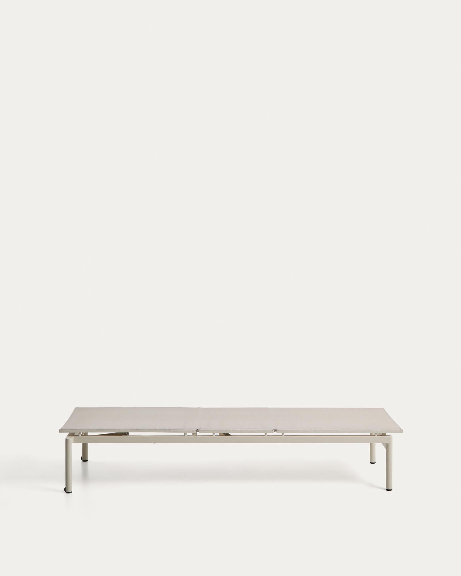 Stapelbare Sonnenliege Lesina in elegantem Ecru, gefertigt aus leichtem Aluminium und strapazierfähigem Texteline, ideal für entspannte Stunden im Freien.