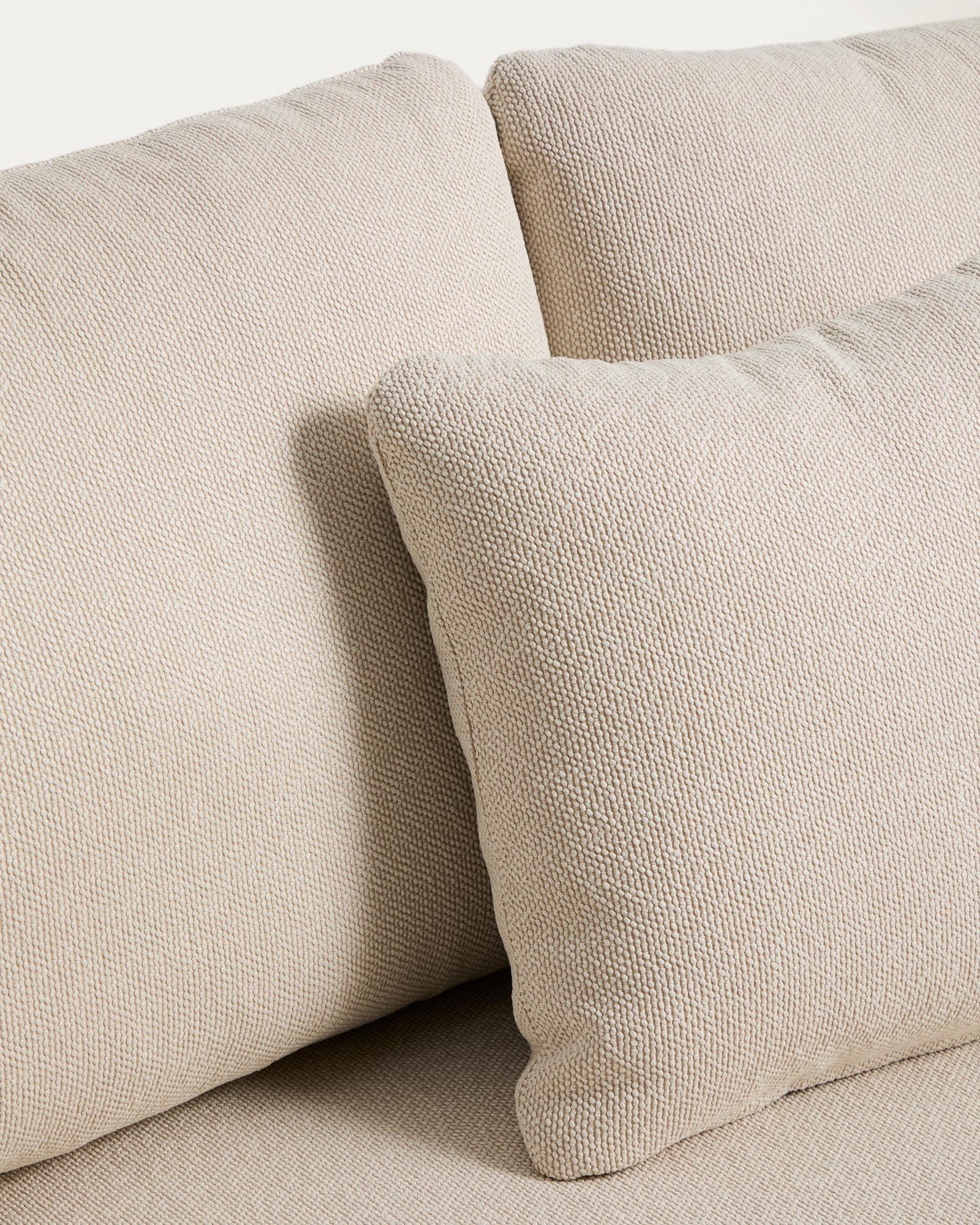 Elegantes Ecrufarbenes Sofa für zwei Personen, 170 cm, mit taupefarbenem Seil, ideal für stilvolle Wohnräume und entspannte Lounge-Atmosphäre.