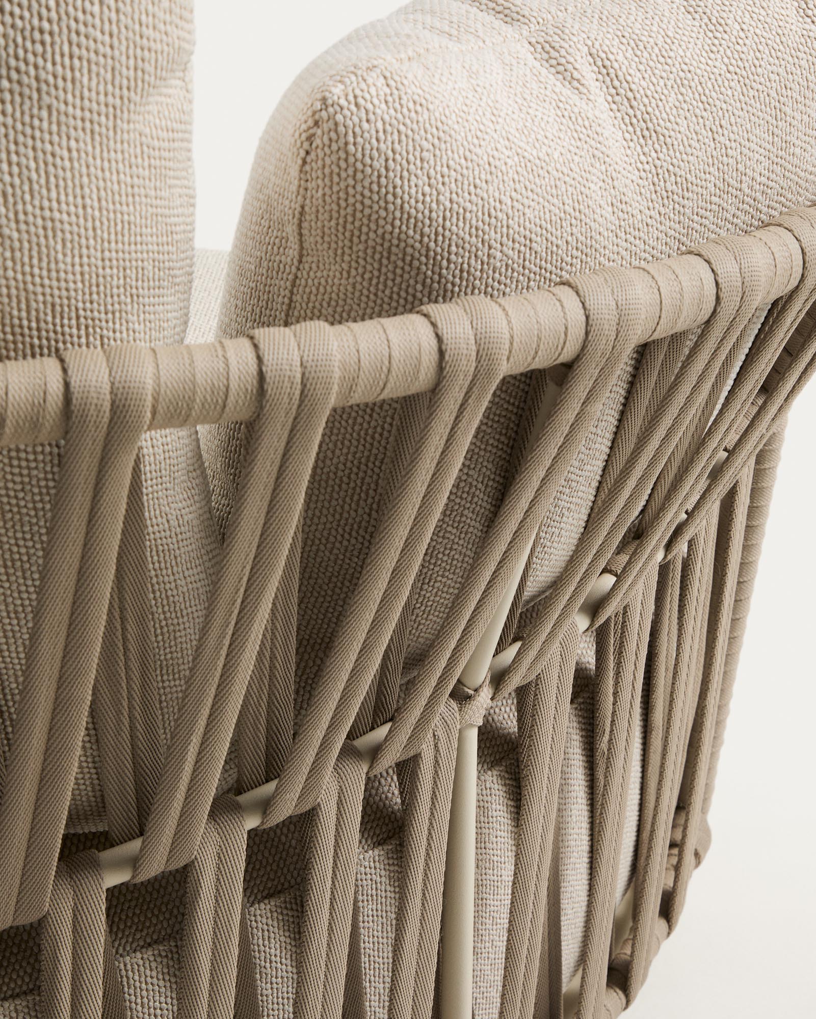 Modernes 2-Sitzer-Sofa in Ecrufarbe, 170 cm, mit taupefarbenem Seil, perfekt für gemütliche Lounges und stilvolle Einrichtung.