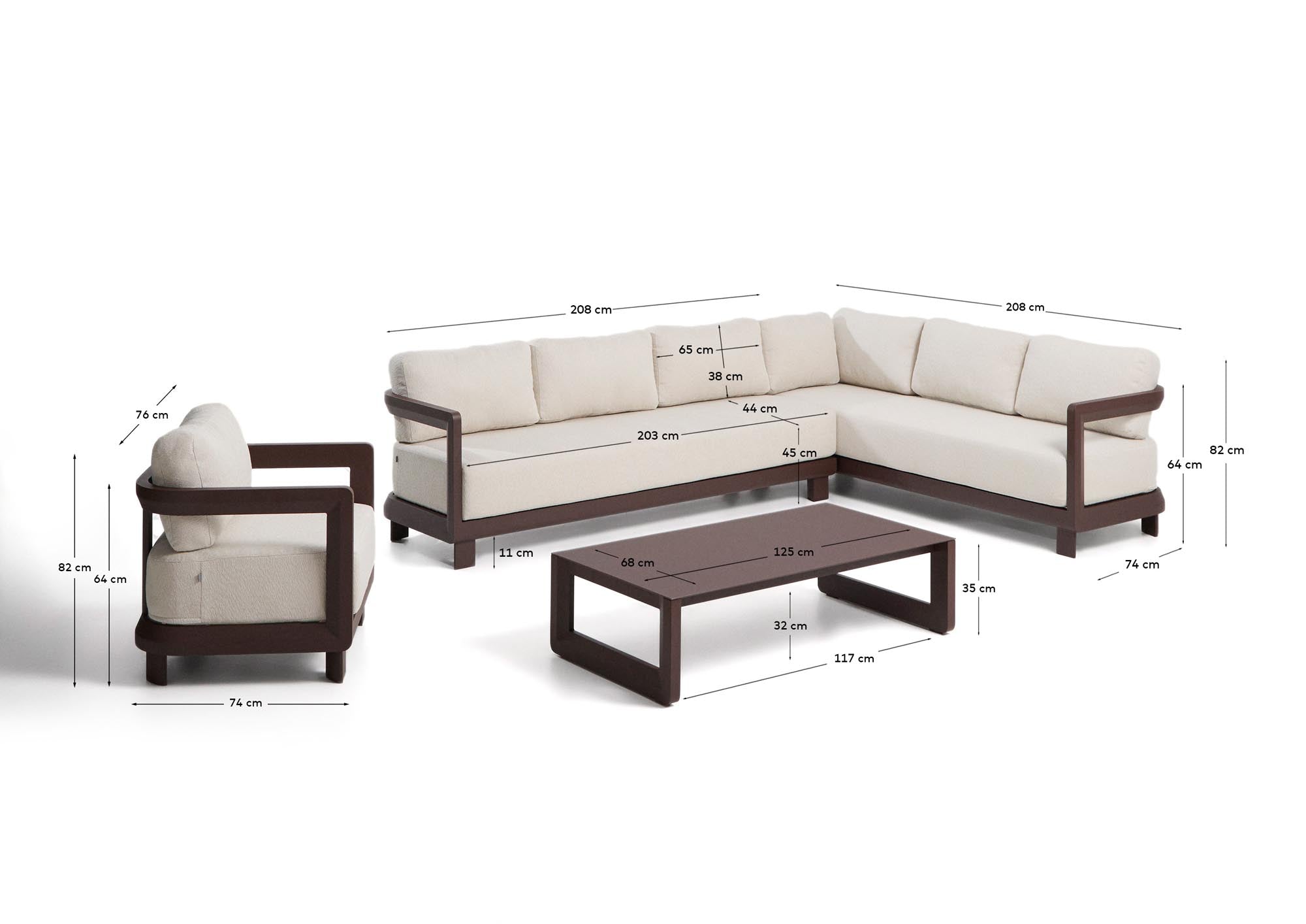 Set Nerano mit 5-Sitzer-Ecksofa, Sessel und Couchtisch aus gehärtetem Glas und braunem Aluminium in Braun präsentiert im Onlineshop von KAQTU Design AG. Loungeset ist von Kave Home