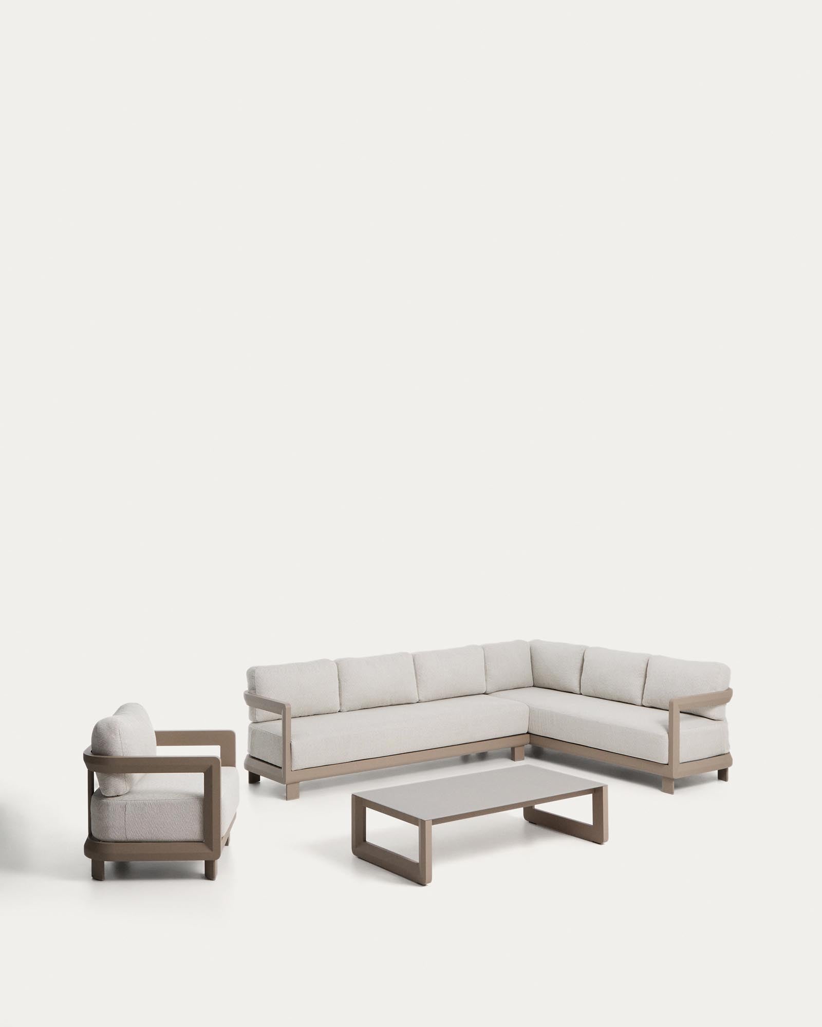 Set Nerano mit 5-Sitzer-Ecksofa, Sessel und Couchtisch aus gehärtetem Glas und Aluminium in Taupe in Taupe präsentiert im Onlineshop von KAQTU Design AG. Loungeset ist von Kave Home