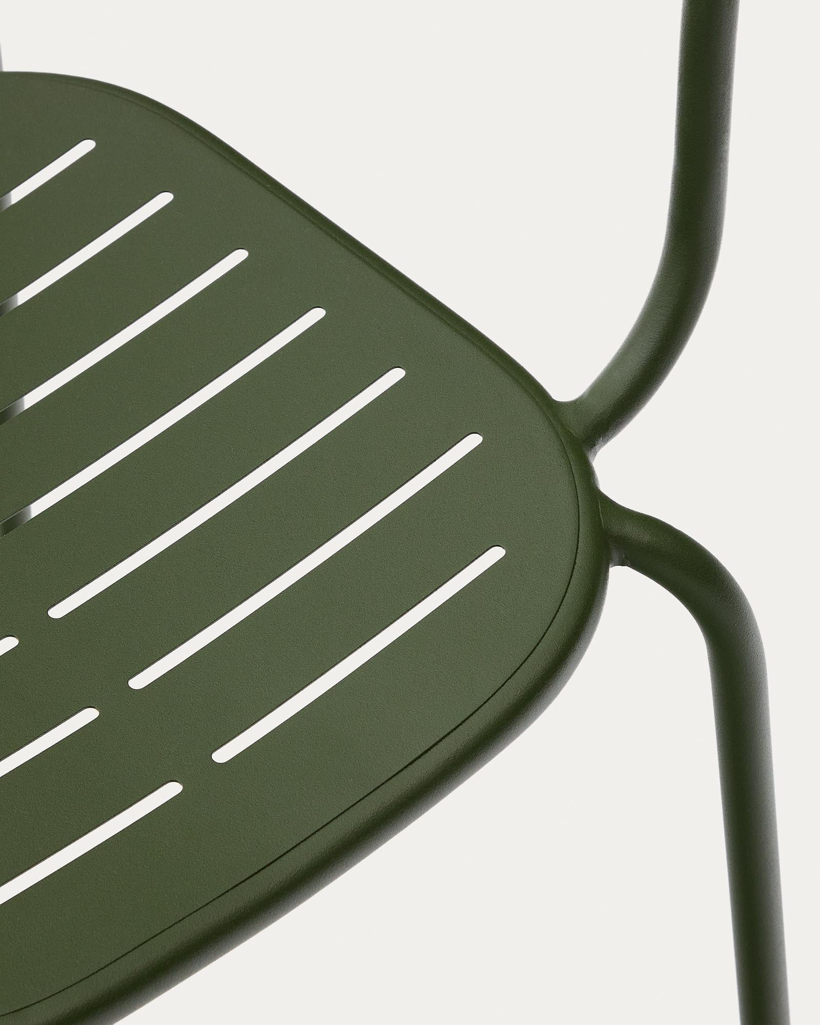 Elegantes Gartentischset bestehend aus einem stabilen Tisch (180 x 90 cm) und vier stapelbaren Stühlen aus grünem, verzinktem Stahl für den Außenbereich.