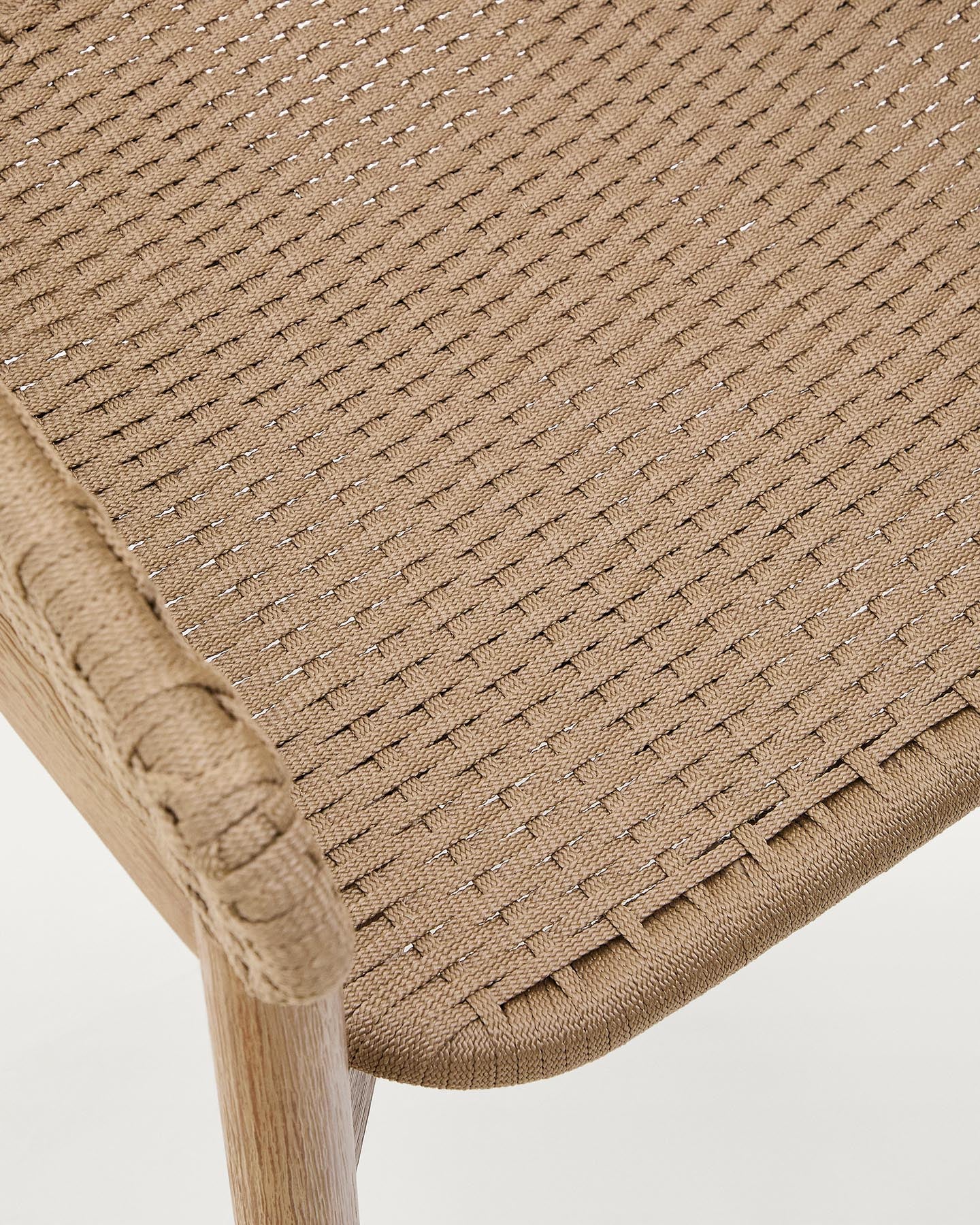 Set mit Tisch Sori aus massivem Akazienholz und 4 Stühlen Arinella aus massivem Akazienholz und beigem Seil, 200 x 100 cm FSC 100 % in Braun präsentiert im Onlineshop von KAQTU Design AG. Loungeset ist von Kave Home