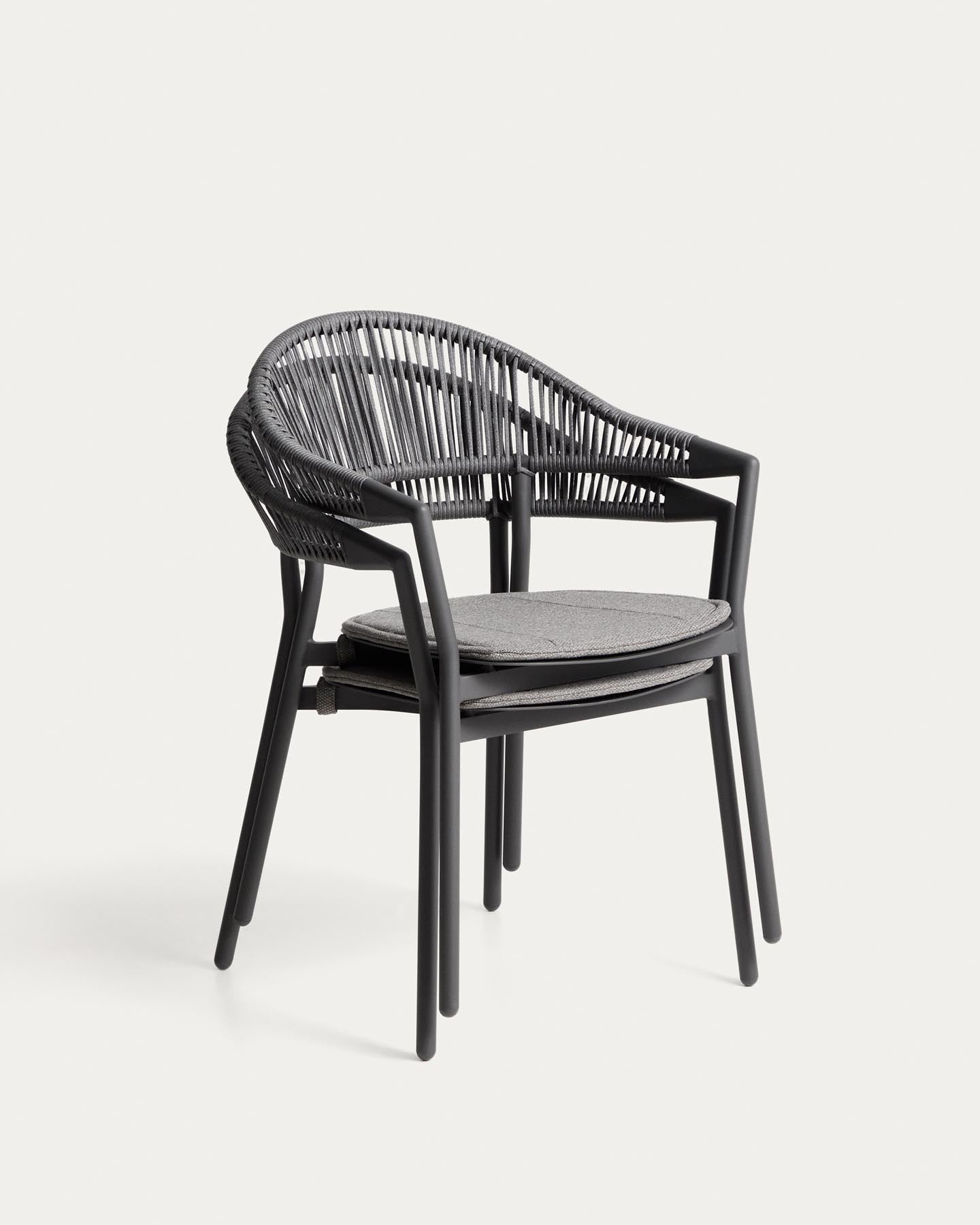 Set mit Ausziehtisch Livorno aus Aluminium in Graphit und 6 Stühlen Alimia aus Aluminium in Graphit und Synthetikseil in Grau, 233 (350) x 100 cm in Graphit präsentiert im Onlineshop von KAQTU Design AG. Loungeset ist von Kave Home