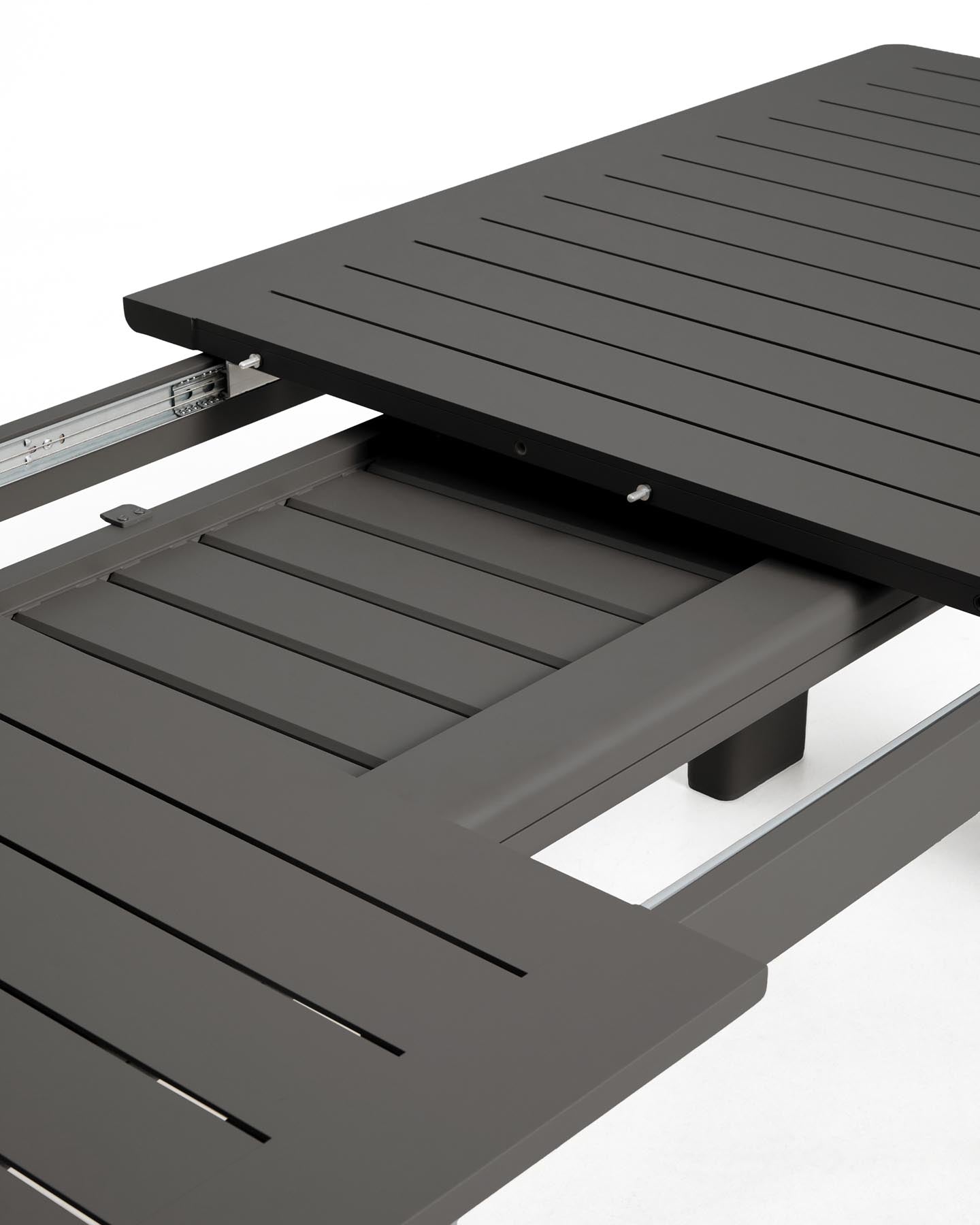 Set mit Ausziehtisch Livorno aus Aluminium in Graphit und 6 Stühlen Alimia aus Aluminium in Graphit und Synthetikseil in Grau, 233 (350) x 100 cm in Graphit präsentiert im Onlineshop von KAQTU Design AG. Loungeset ist von Kave Home
