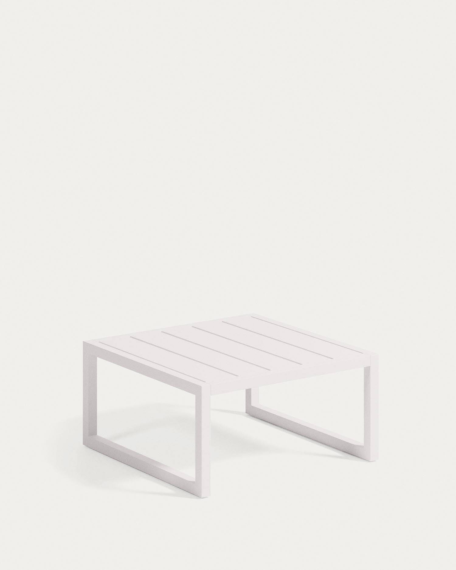 Entdecken Sie den eleganten Beistelltisch Comova von Kave Home. 100% outdoor, aus robustem Aluminium, ideal für Terrasse und Garten. Modernes Design!