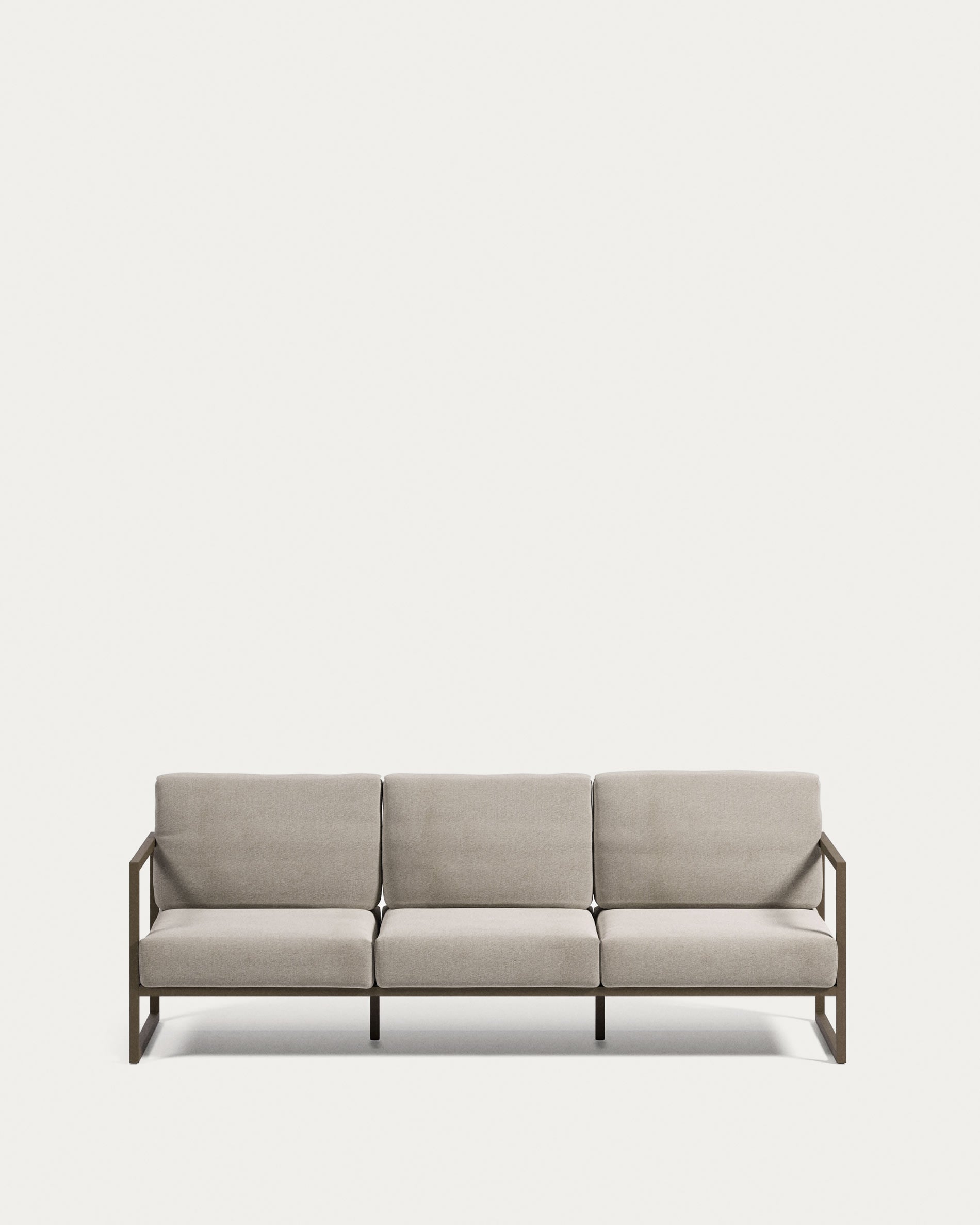 Entspannen Sie stilvoll im Comova 3-Sitzer Sofa von Kave Home. Robustes Aluminium und wetterfeste Polster machen es zum perfekten Outdoor-Möbel.
