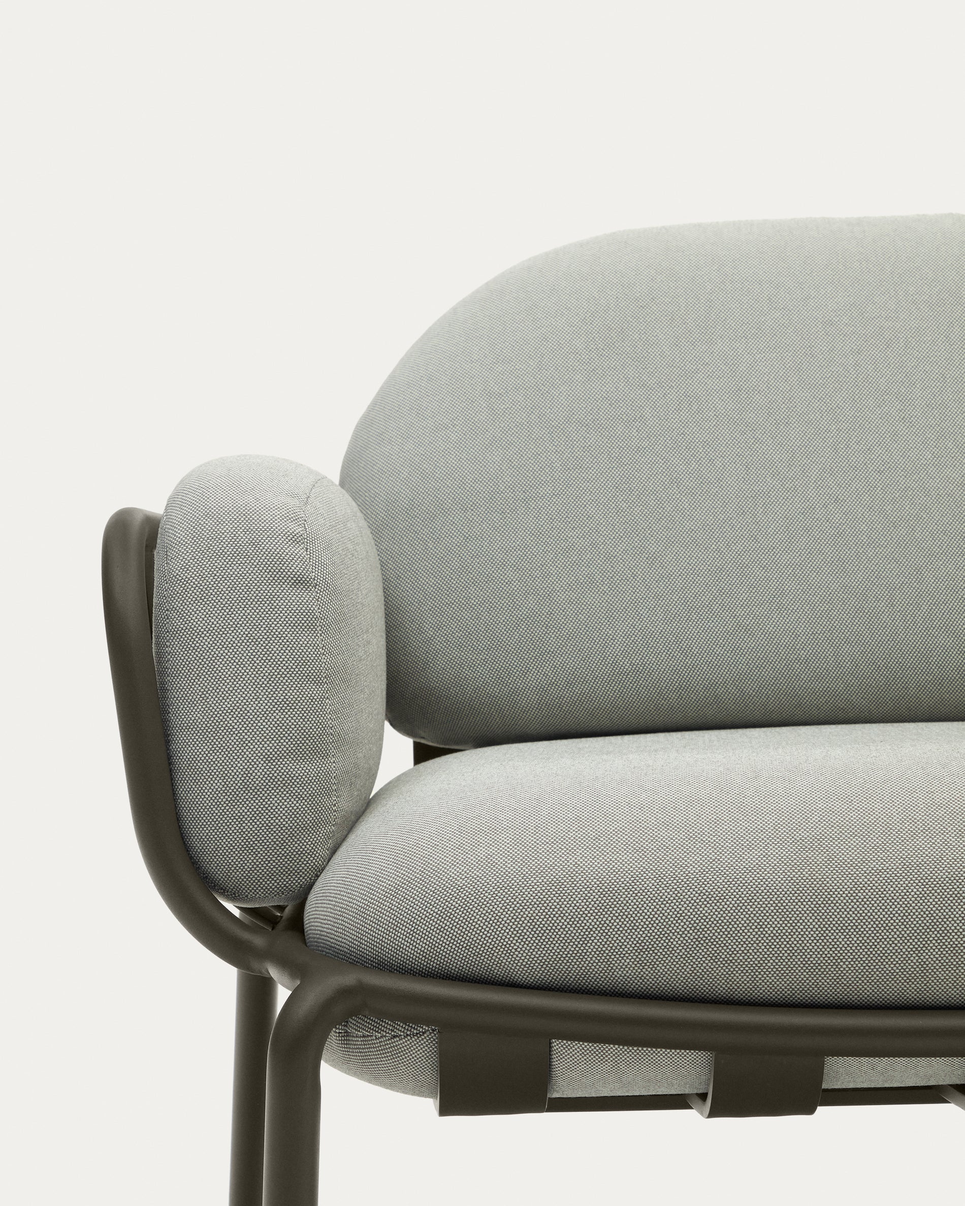 2-Sitzer-Outdoor-Sofa Joncols mit Bezug in Grau aus Aluminium mit grün lackiertem Finish 164 cm in Grau präsentiert im Onlineshop von KAQTU Design AG. Loungesofa ist von Kave Home