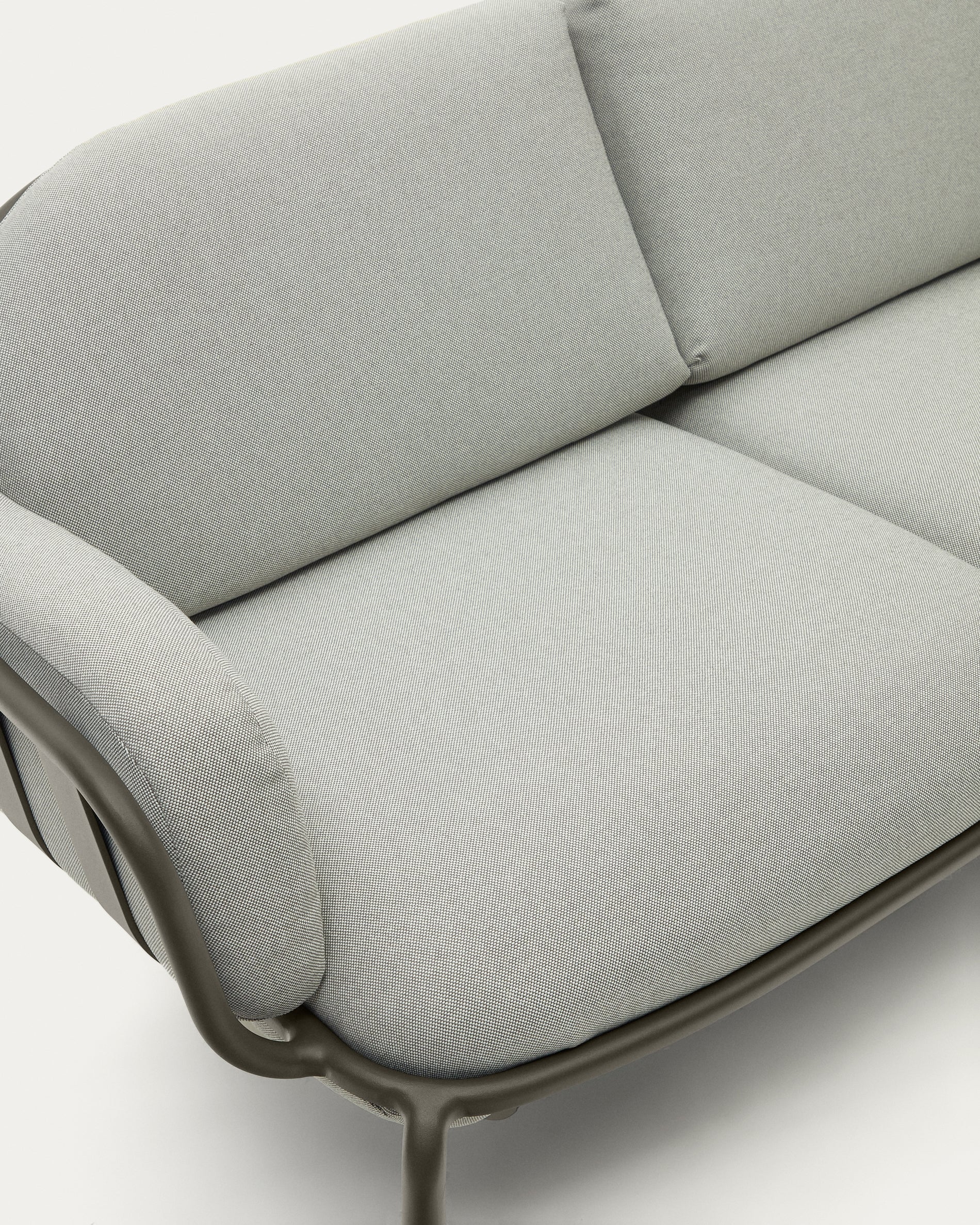 2-Sitzer-Outdoor-Sofa Joncols mit Bezug in Grau aus Aluminium mit grün lackiertem Finish 164 cm in Grau präsentiert im Onlineshop von KAQTU Design AG. Loungesofa ist von Kave Home