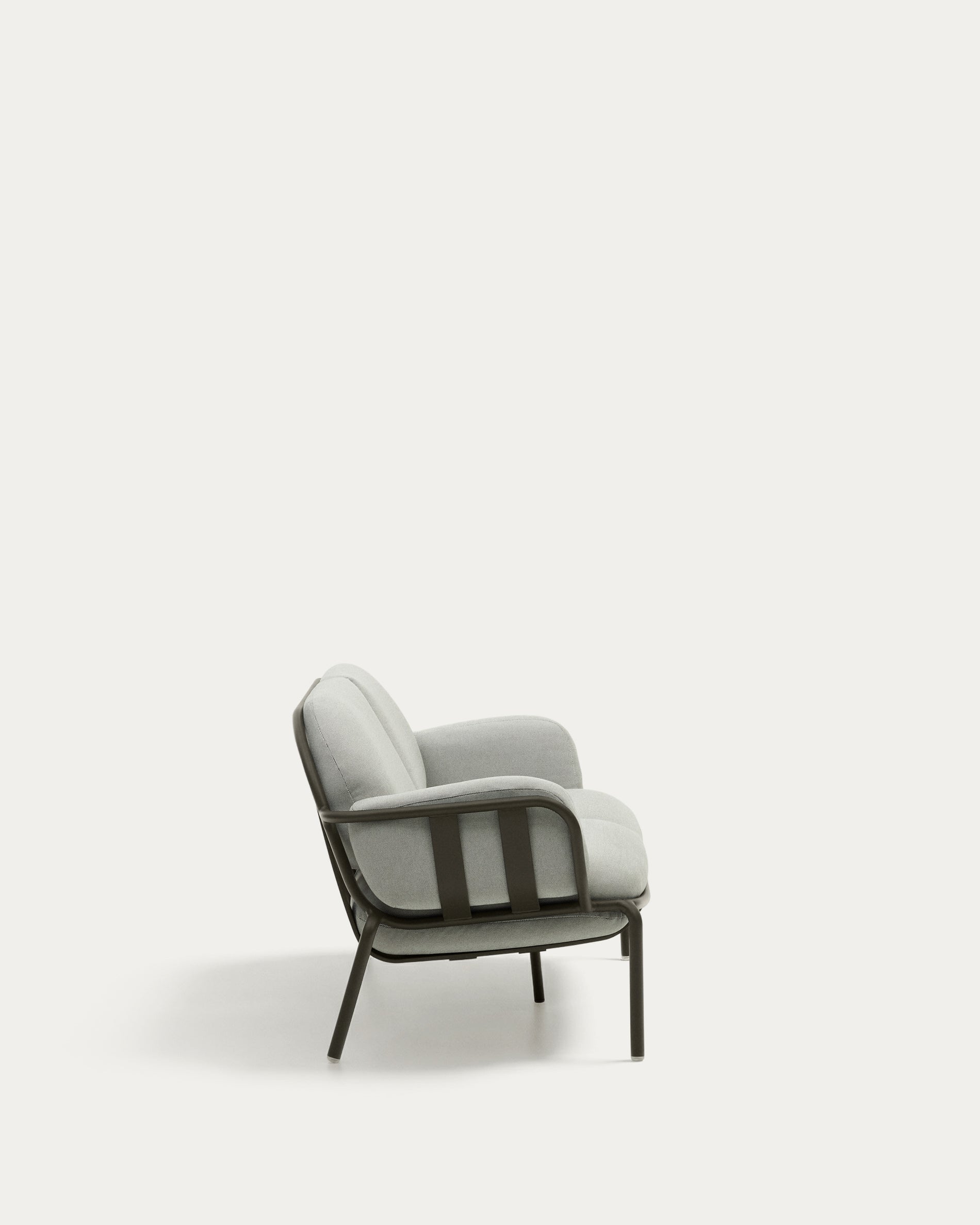 2-Sitzer-Outdoor-Sofa Joncols mit Bezug in Grau aus Aluminium mit grün lackiertem Finish 164 cm in Grau präsentiert im Onlineshop von KAQTU Design AG. Loungesofa ist von Kave Home