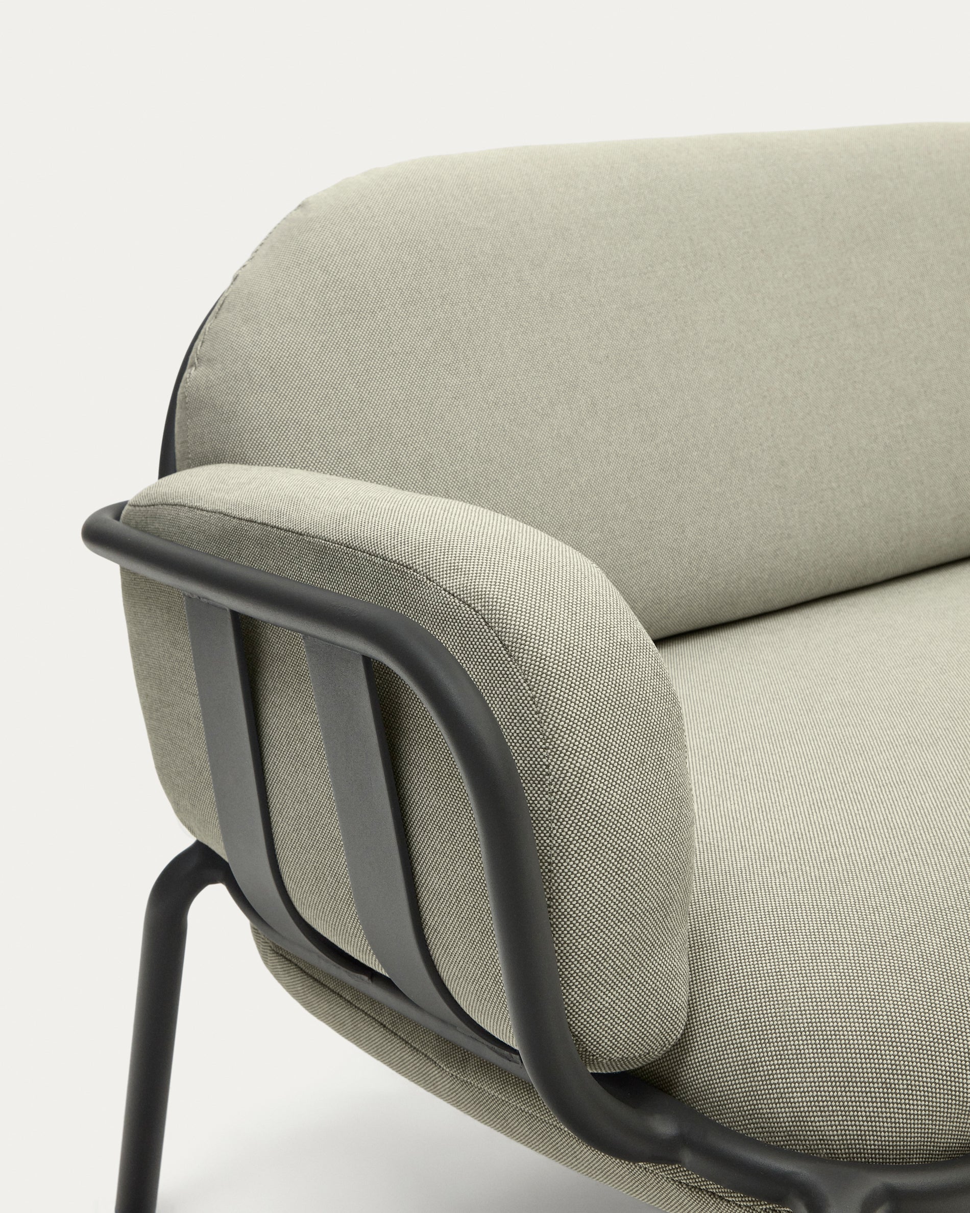 3-Sitzer-Outdoor-Sofa Joncols mit Bezug in Beige aus Aluminium mit grau lackiertem Finish 225 cm in Grau präsentiert im Onlineshop von KAQTU Design AG. Loungesofa ist von Kave Home