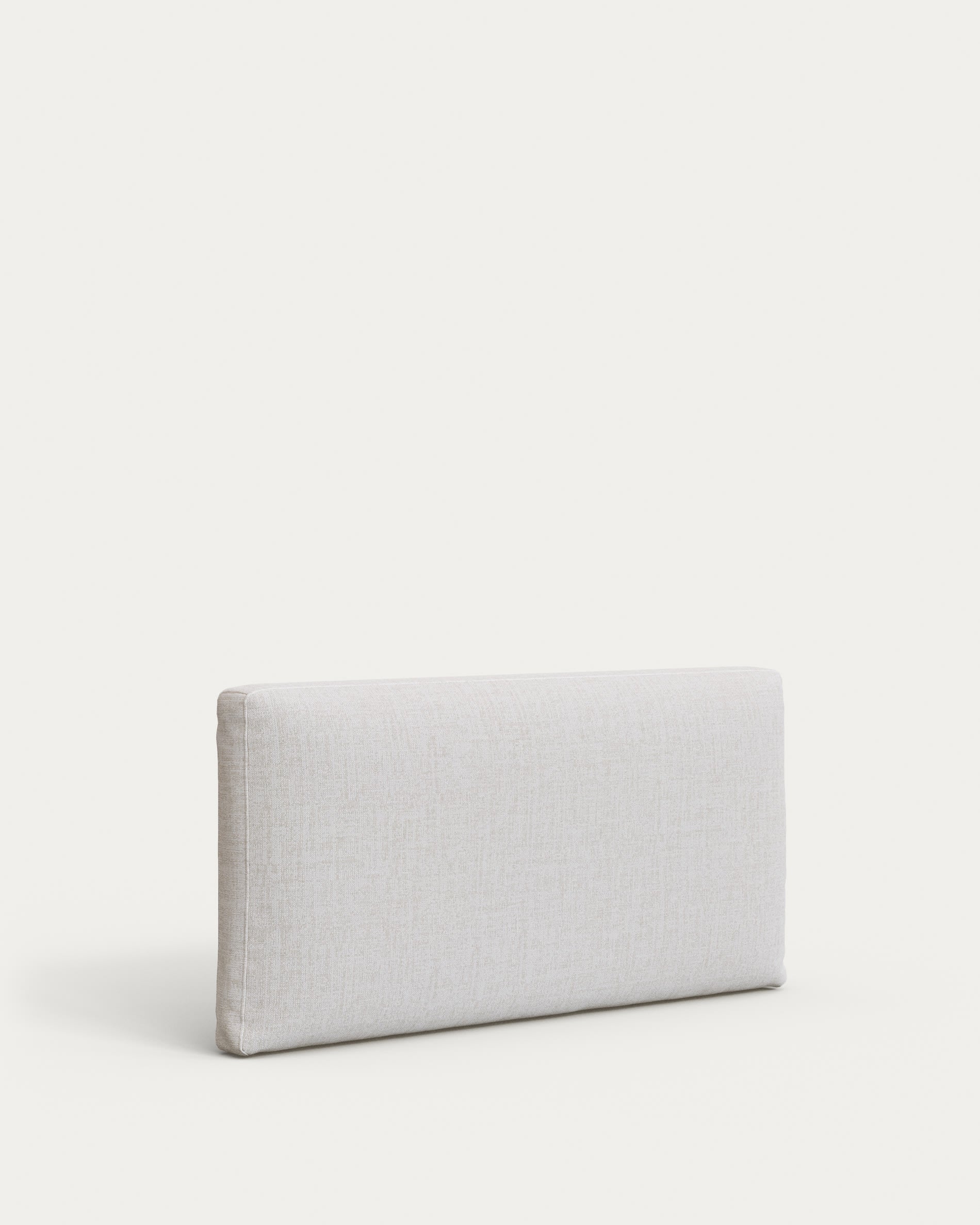 Elegantes, wetterbeständiges Armlehnenkissen Sorells in Beige von Kave Home für stilvollen Komfort im Outdoor-Bereich.