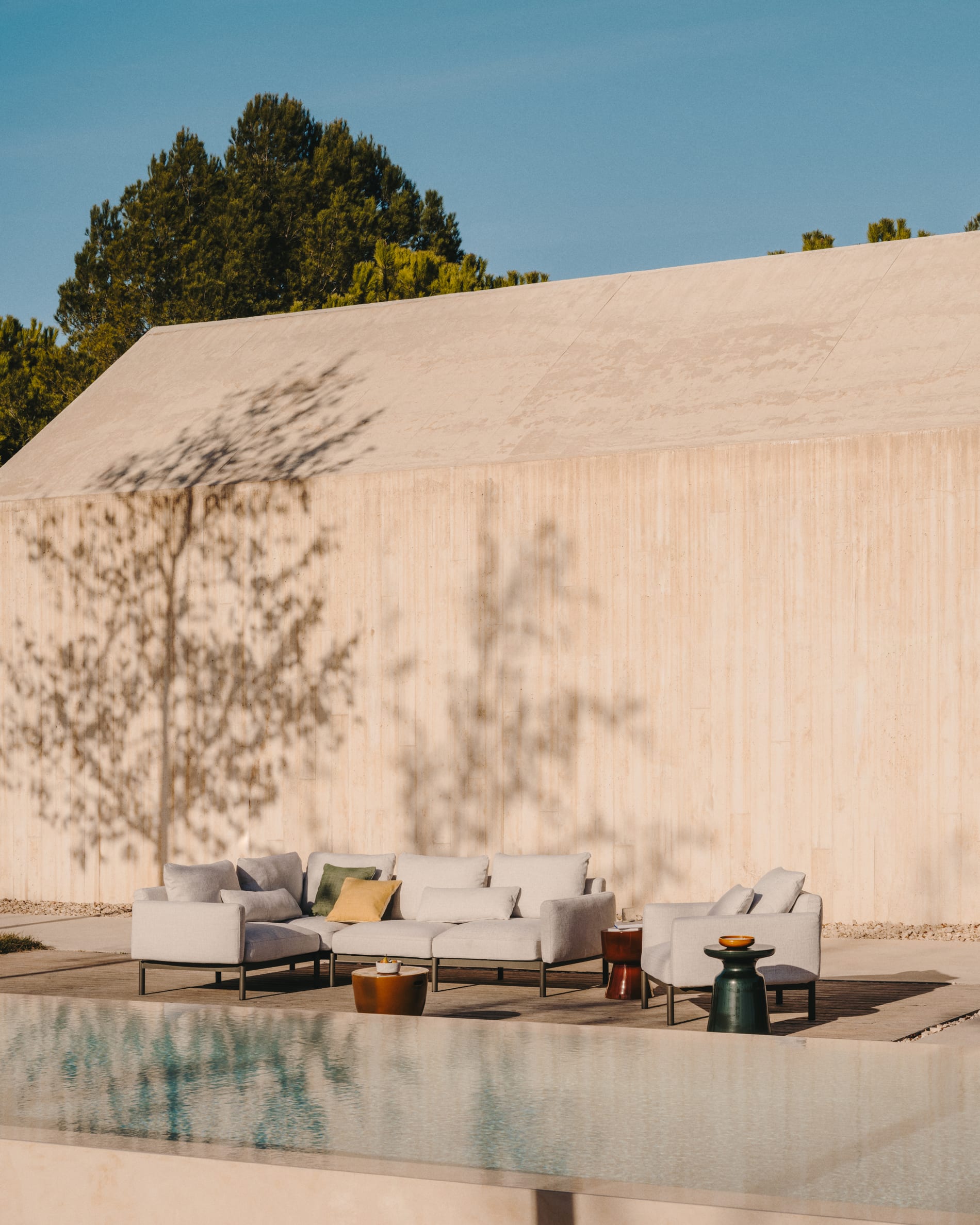 Das Kissen Sorells in Beige, 45x45 cm, von Kave Home bietet stilvolle Gemütlichkeit und passt perfekt in jedes moderne Zuhause.