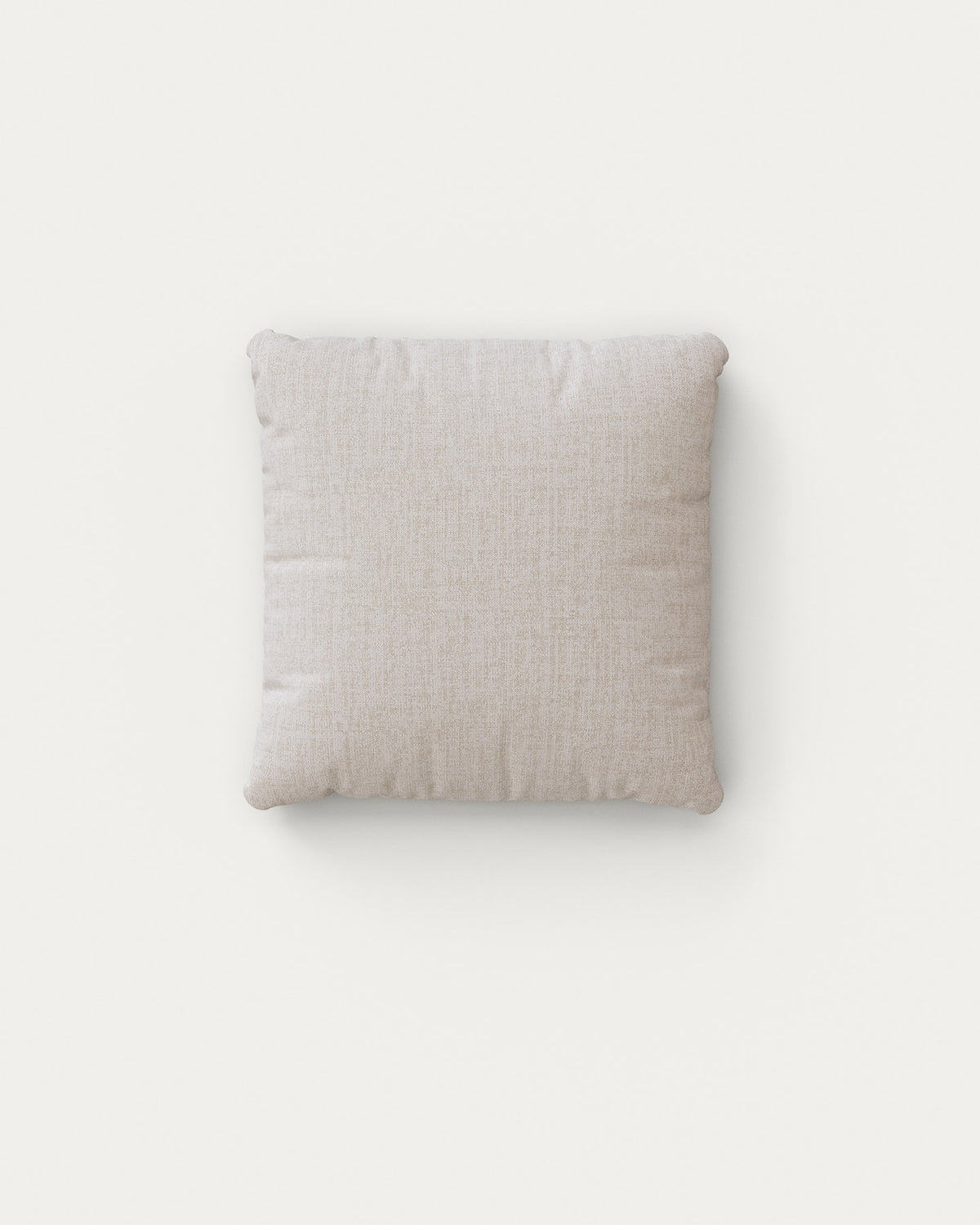 Kissen Sorells beige 60 x 60 cm in Beige, Ecru, Weiss präsentiert im Onlineshop von KAQTU Design AG. Gartenkissen ist von Kave Home