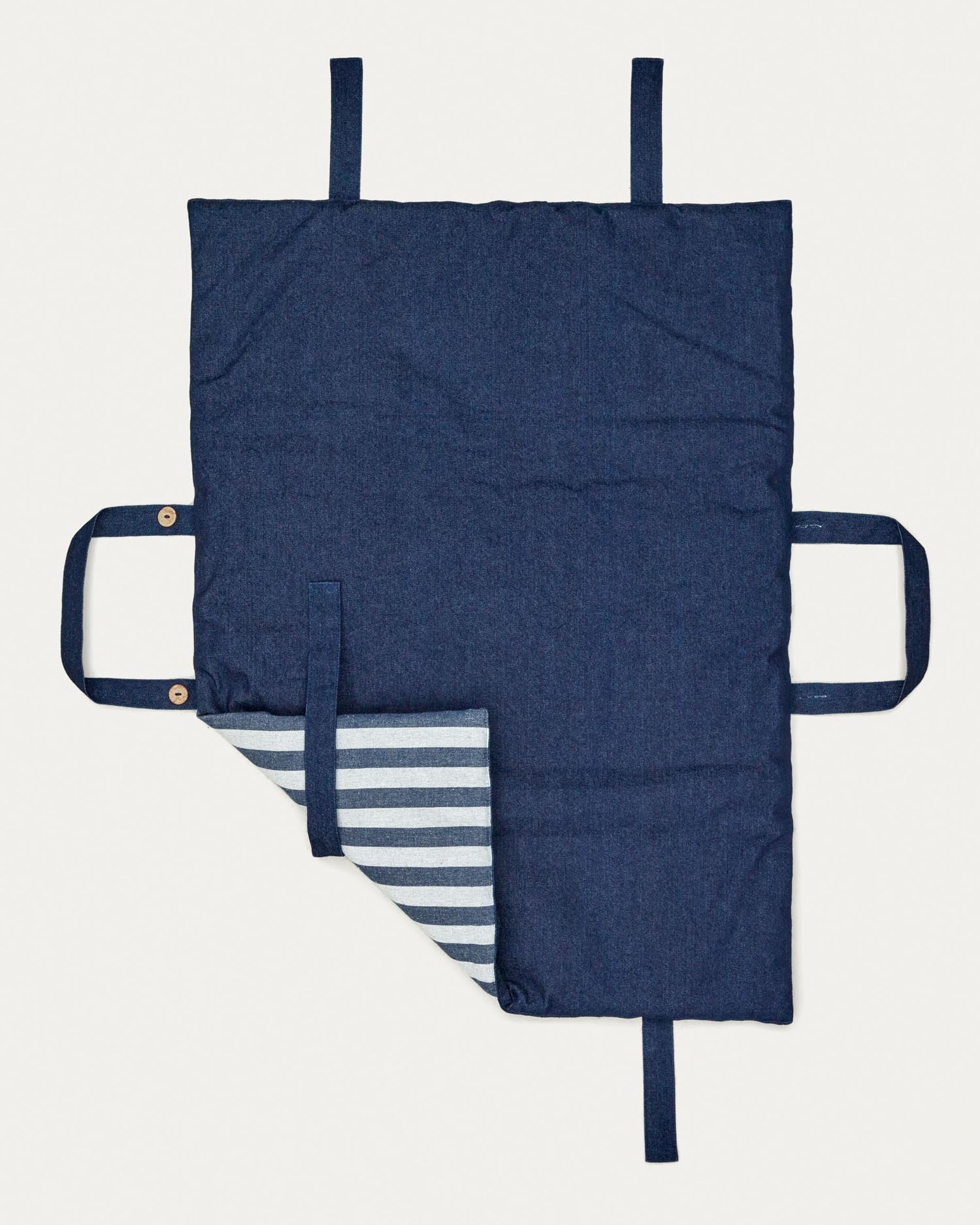 Entdecken Sie die stilvolle Tabby Decke für Haustiere von Kave Home. 100% Baumwolle, 60x80 cm, ideal für gemütliche Kuschelstunden.