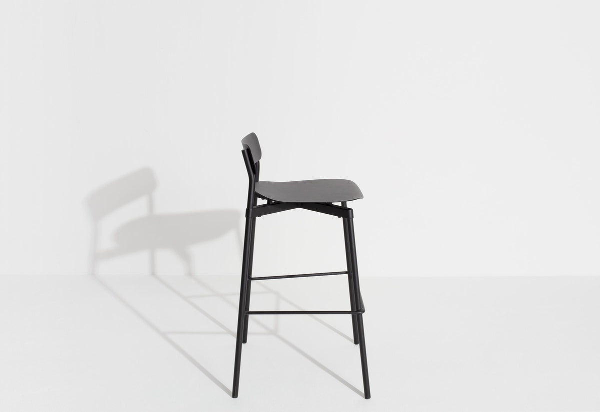 Barhocker Fromme aus Aluminium mit mattierter Pulverbeschichtung, schlanke stromlinienförmige Form, Sitzhöhe 75cm, Design von Tom Chung.