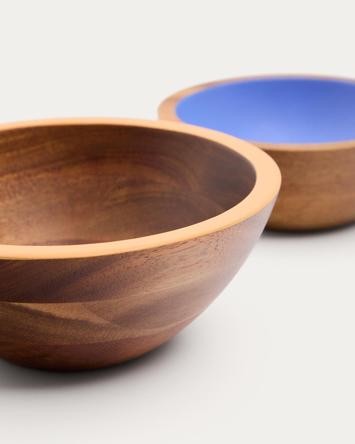 Set aus 2 mehrfarbigen Schalen Zairin aus Akazienholz, FSC 100 % in Mehrfarbig präsentiert im Onlineshop von KAQTU Design AG. Schale ist von Kave Home