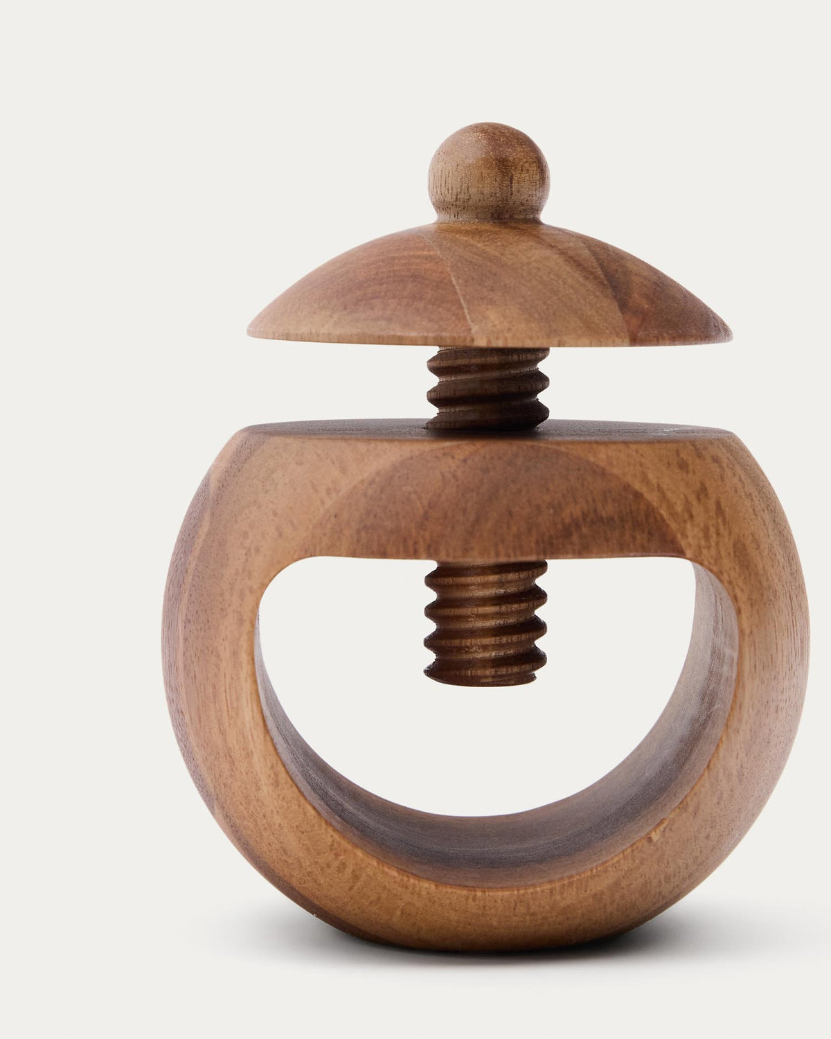 Nussknacker Nukha aus Akazienholz, FSC 100 % in Natur präsentiert im Onlineshop von KAQTU Design AG. Küchenhelfer ist von Kave Home