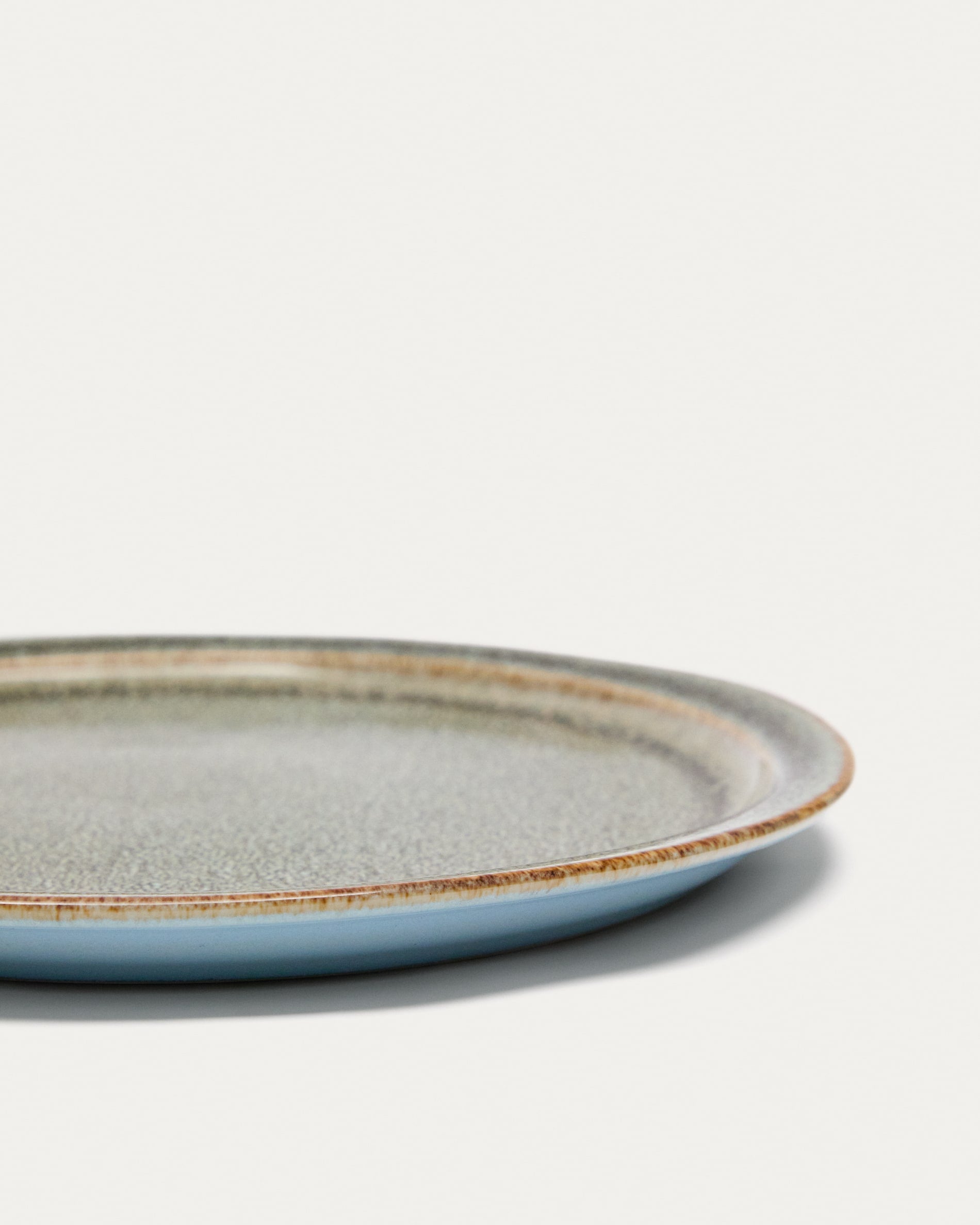 Der Coval Keramik-Dessertteller in Braun von Kave Home ist stilvoll, langlebig und ideal für Desserts, die beeindrucken.