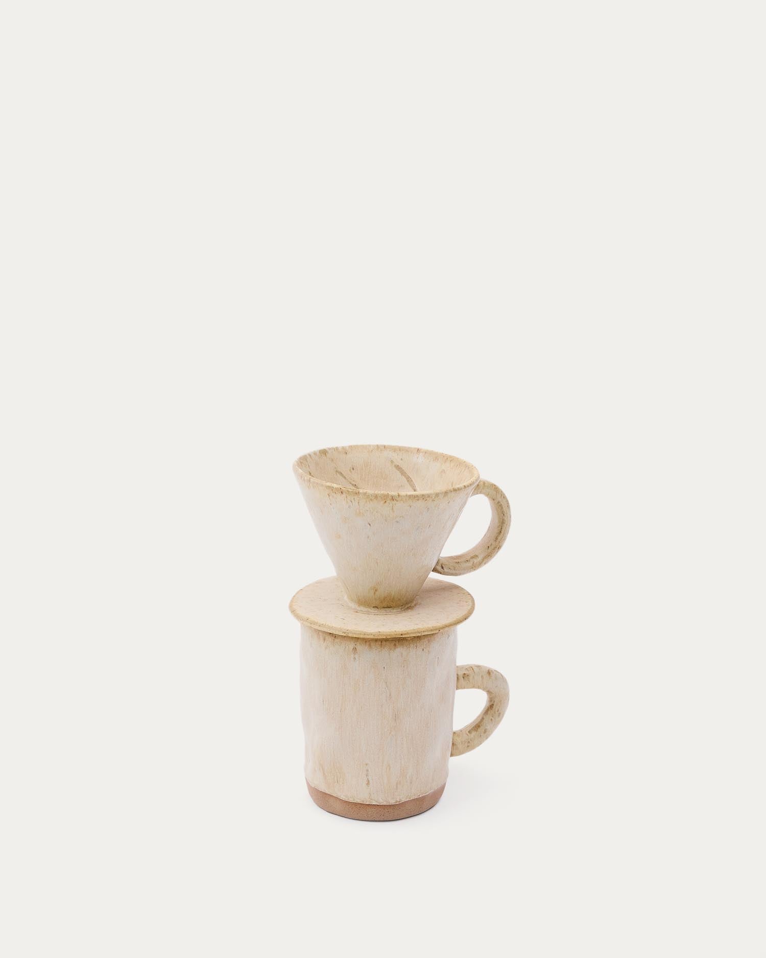 Set Zunel aus einer Tasse mit Kaffeefilter aus Keramik in Beige in Beige präsentiert im Onlineshop von KAQTU Design AG. Tasse ist von Kave Home