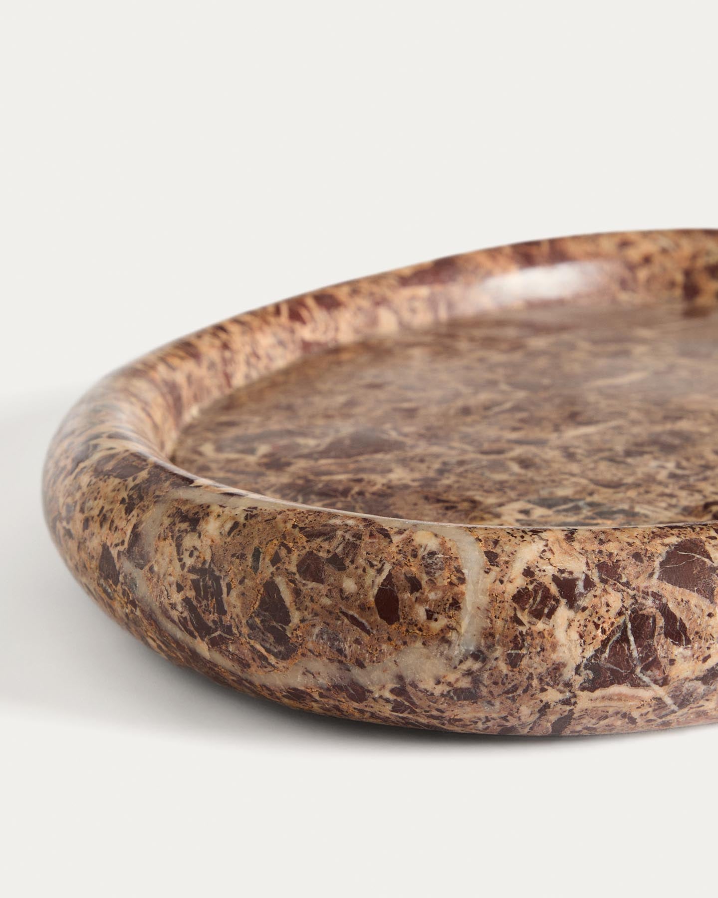 Tablett Lenorel aus weinrotem Marmor 43 x 28 cm in präsentiert im Onlineshop von KAQTU Design AG. Tablett ist von Kave Home