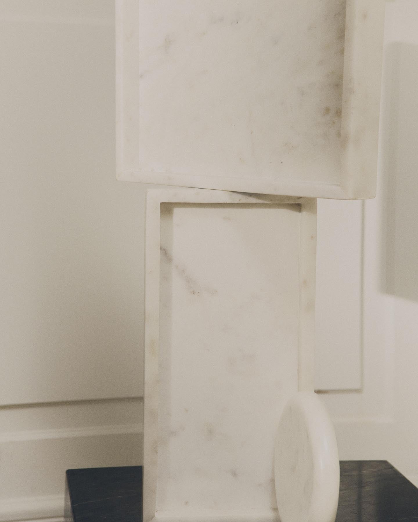 Tablett Serela aus weißem Marmor 35 x 18 cm in Weiß präsentiert im Onlineshop von KAQTU Design AG. Tablett ist von Kave Home