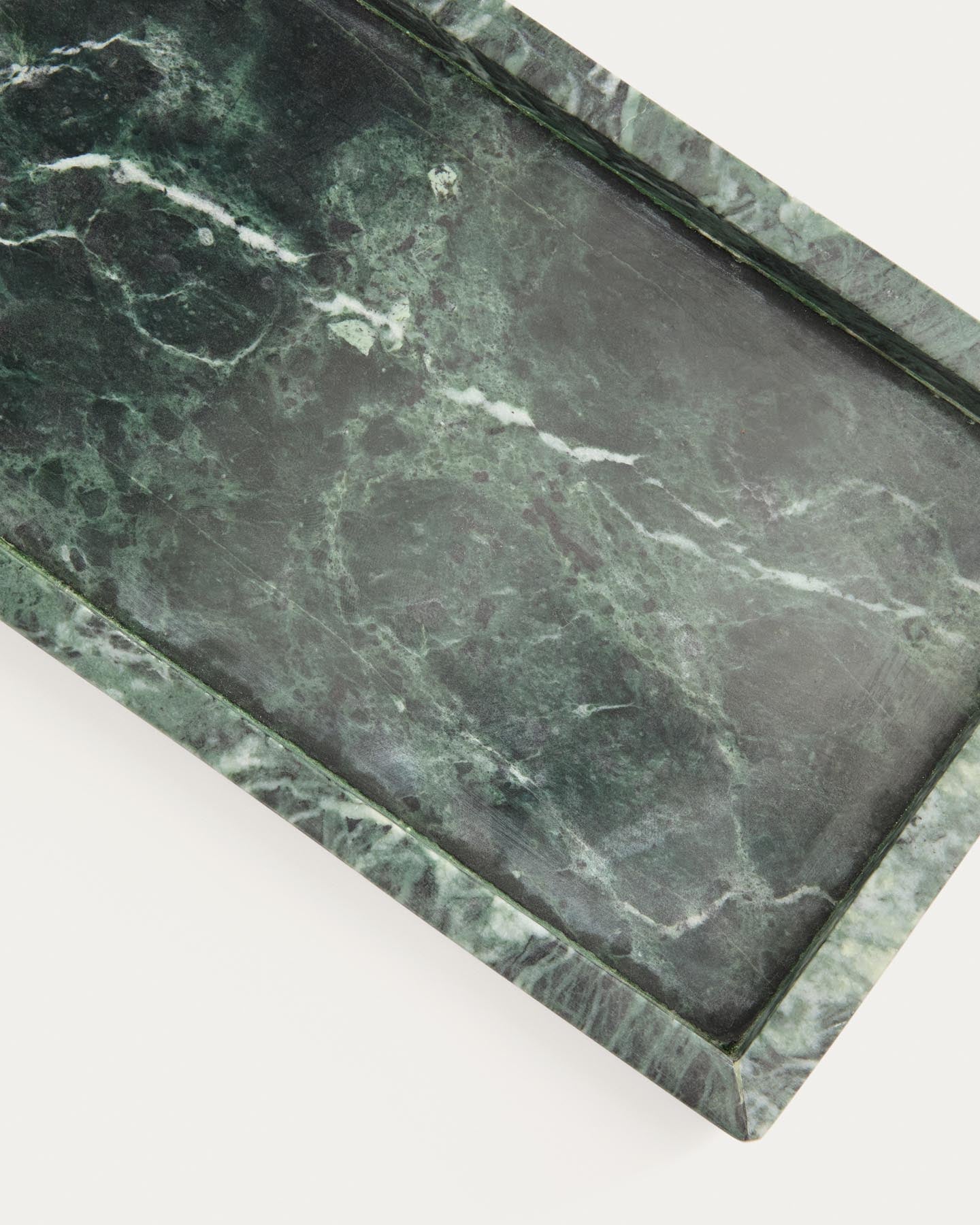 Tablett Serela aus grünem Marmor 35 x 18 cm in Grün präsentiert im Onlineshop von KAQTU Design AG. Tablett ist von Kave Home