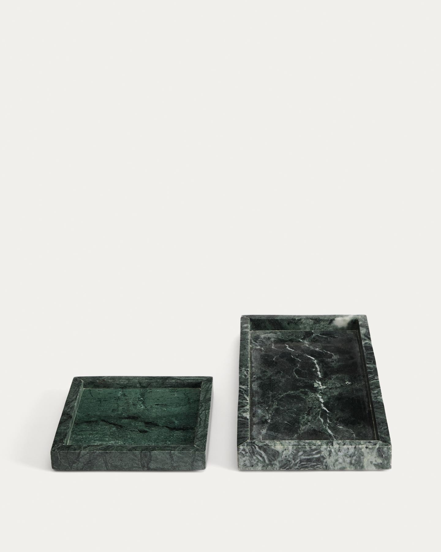 Tablett Serela aus grünem Marmor 35 x 18 cm in Grün präsentiert im Onlineshop von KAQTU Design AG. Tablett ist von Kave Home
