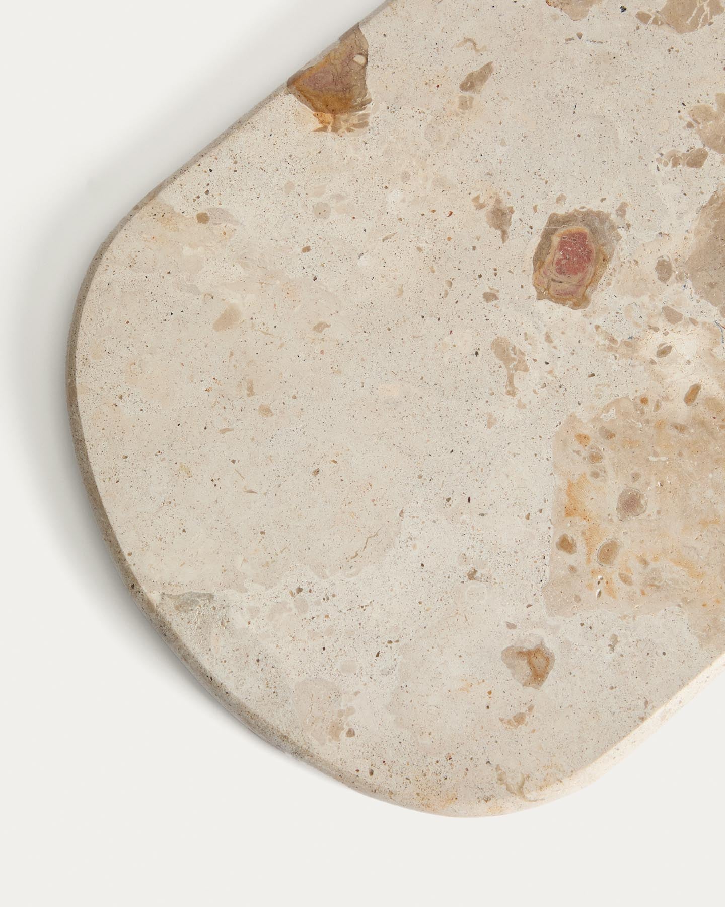 Tablett Orlina aus beigem Marmor, 35 x 23 cm in Beige präsentiert im Onlineshop von KAQTU Design AG. Schneidbrett ist von Kave Home