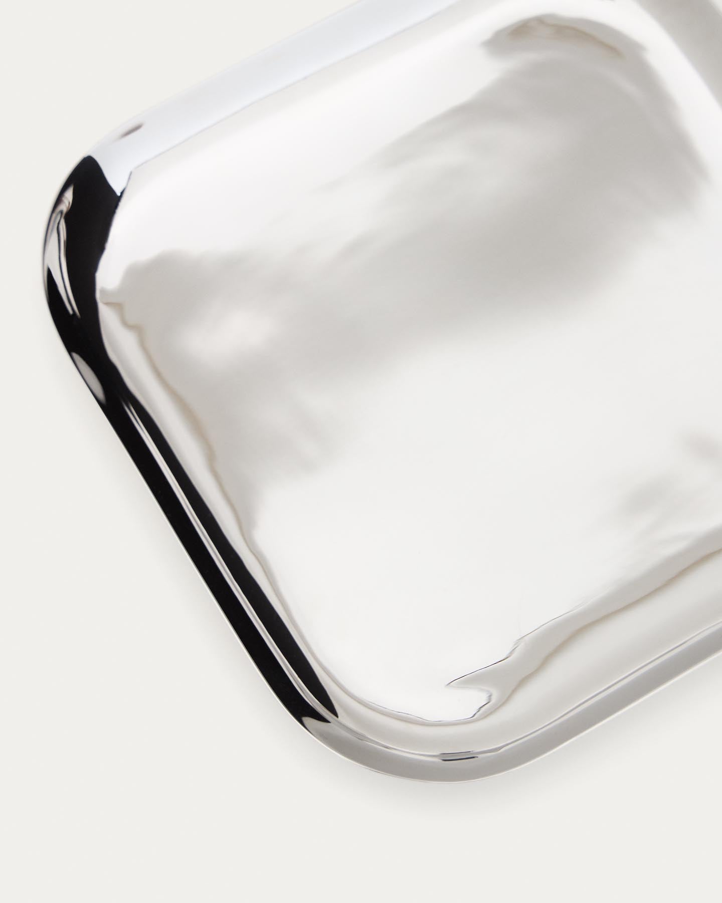 Set Nirela aus 2 Edelstahl-Tabletts in Silber präsentiert im Onlineshop von KAQTU Design AG. Tablett ist von Kave Home