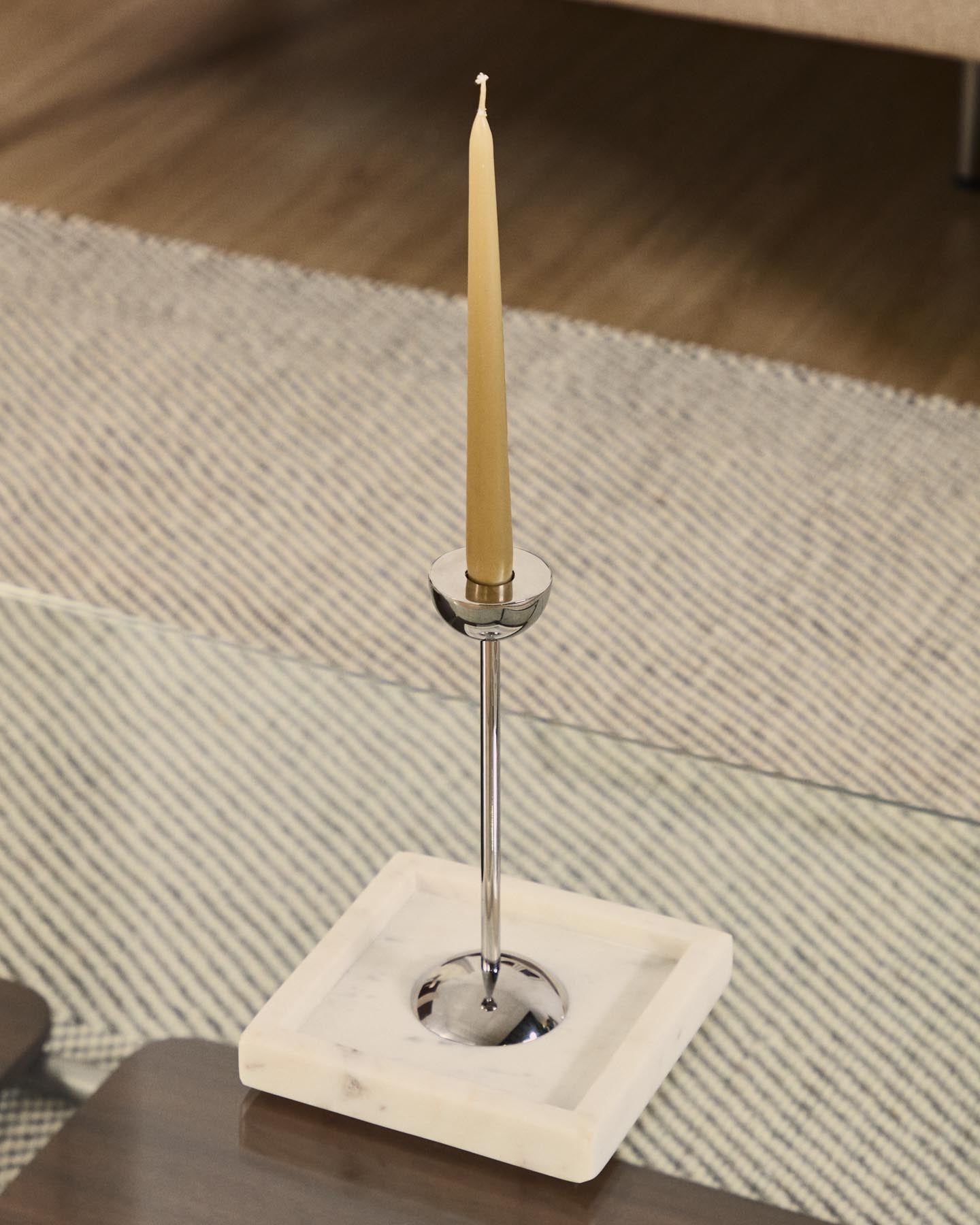 Kerzenhalter Nirela aus Edelstahl, 22 cm in Silber präsentiert im Onlineshop von KAQTU Design AG. Kerzenständer ist von Kave Home