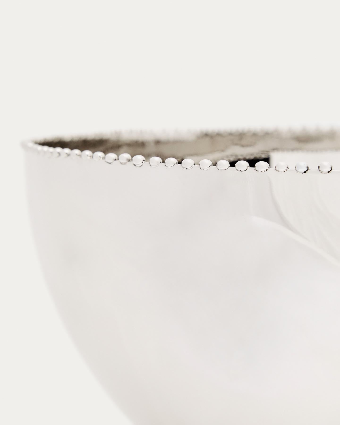 Schale Nirela aus Edelstahl in Silber präsentiert im Onlineshop von KAQTU Design AG. Schale ist von Kave Home