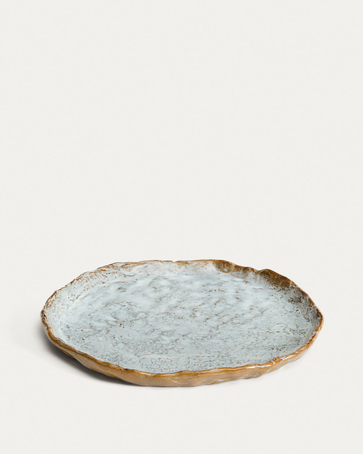Flacher Teller Alenia aus brauner Keramik in Hellgrün, Braun präsentiert im Onlineshop von KAQTU Design AG. Teller ist von Kave Home