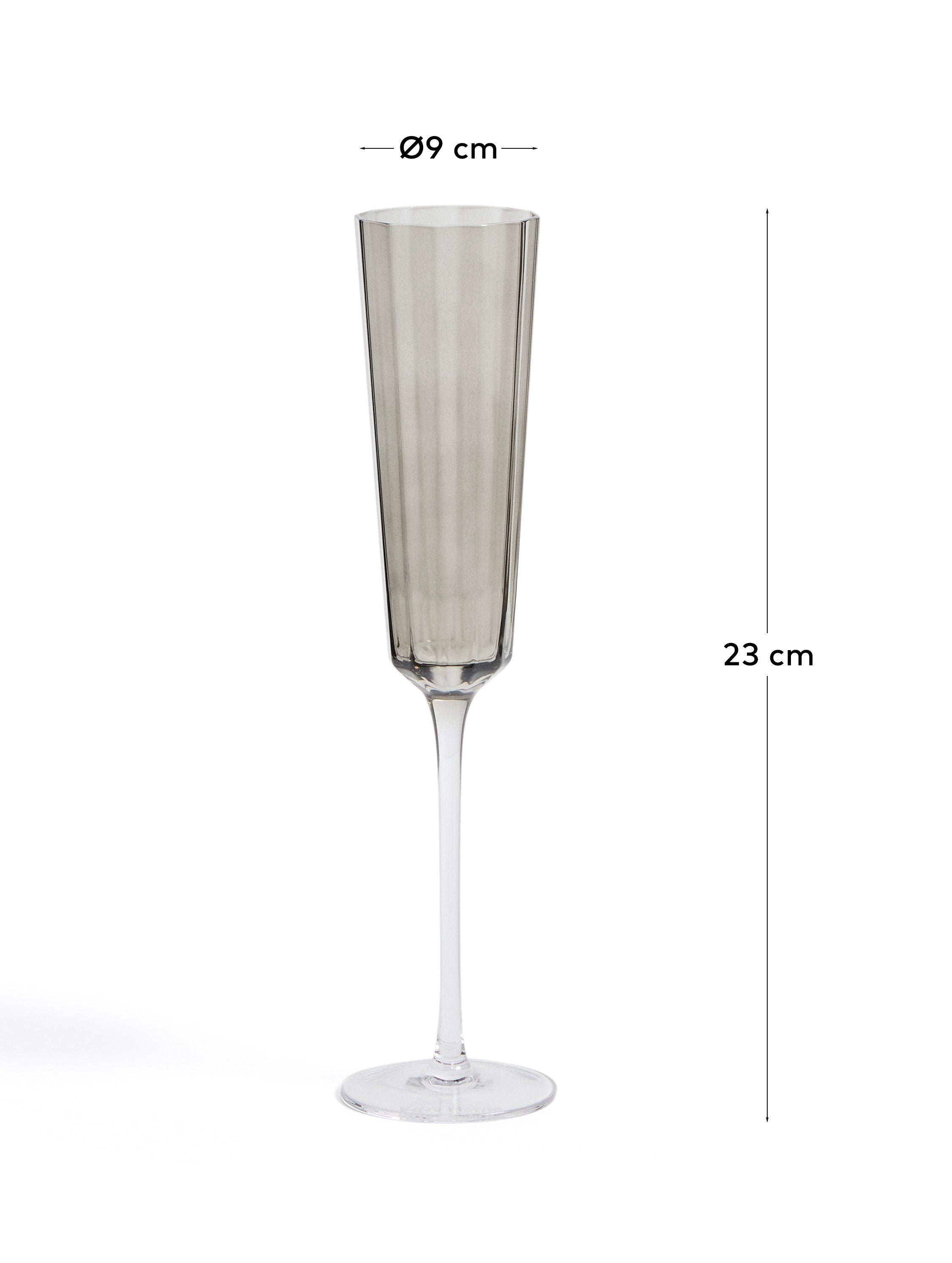 Sektglas Clarien aus grauem Glas, 18 cl in Silber präsentiert im Onlineshop von KAQTU Design AG. Champagner Flutes ist von Kave Home