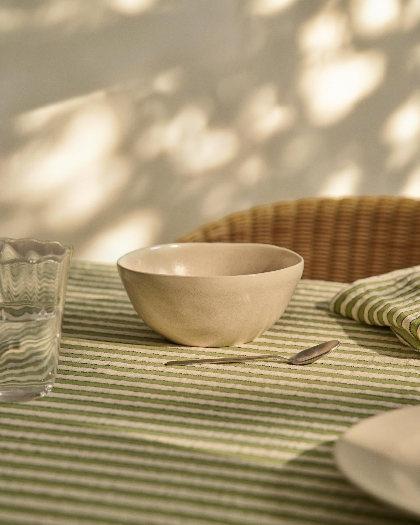 Schale Sermin aus Keramik in Beige in Beige präsentiert im Onlineshop von KAQTU Design AG. Schale ist von Kave Home