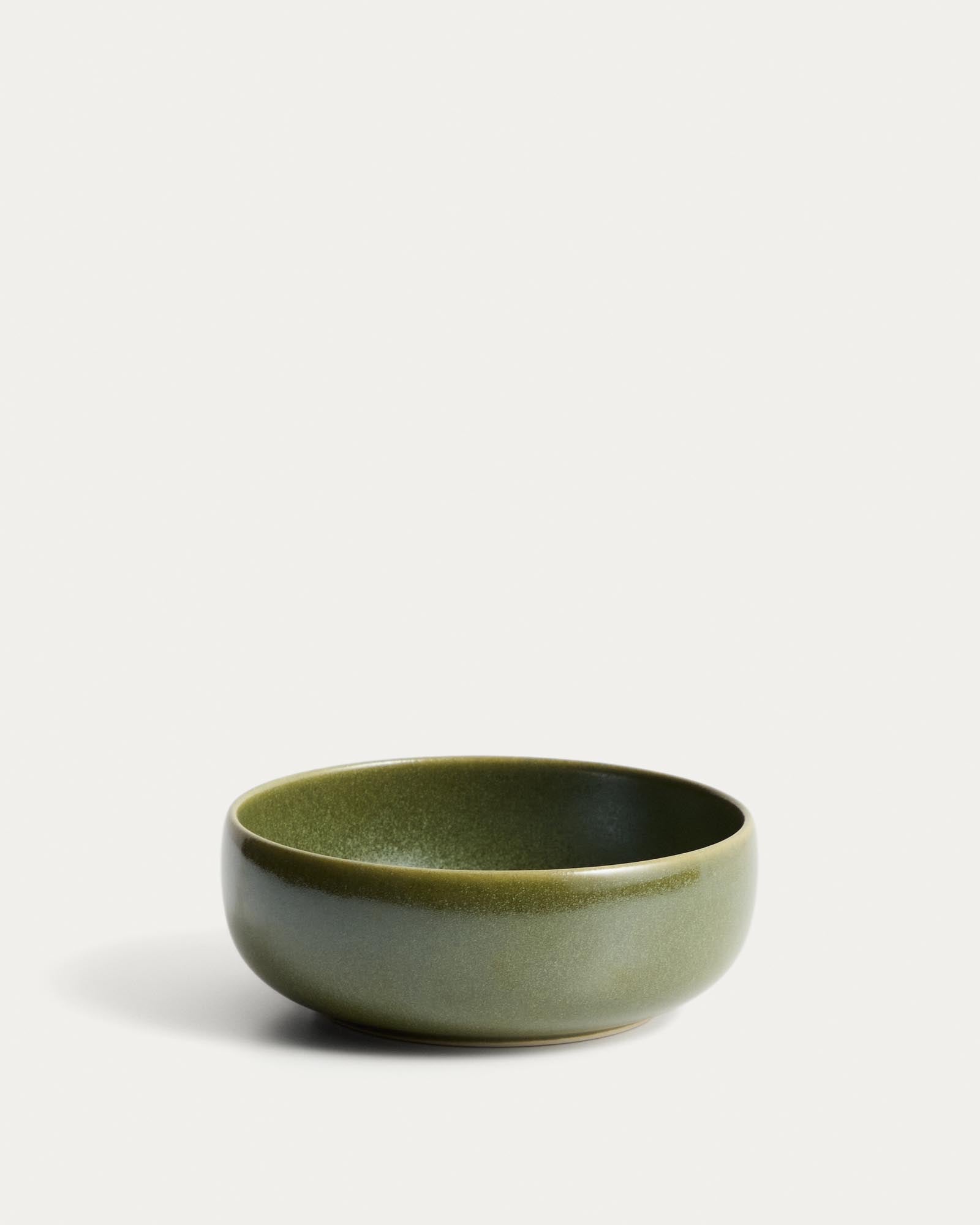Kleine Schale Uilo aus Keramik in Grün in Grün präsentiert im Onlineshop von KAQTU Design AG. Schale ist von Kave Home