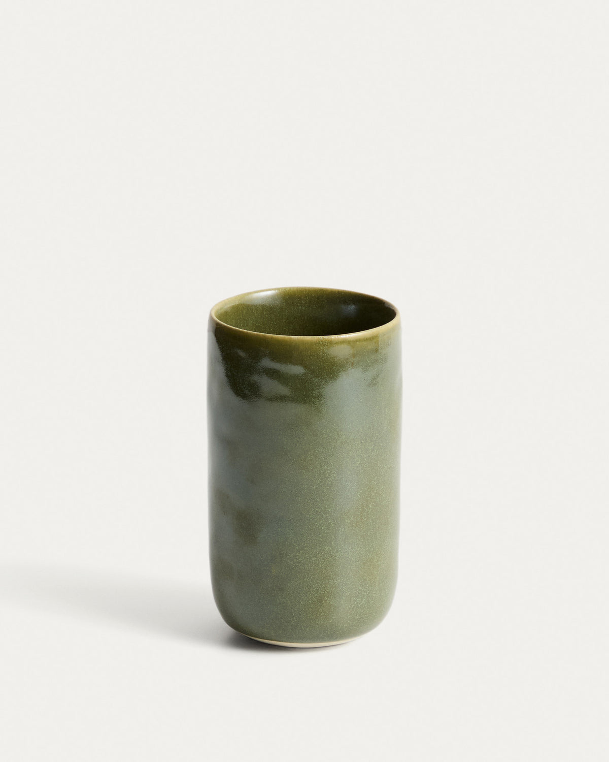 Tasse Uilo aus Keramik in Grün in Grün präsentiert im Onlineshop von KAQTU Design AG. Tasse ist von Kave Home