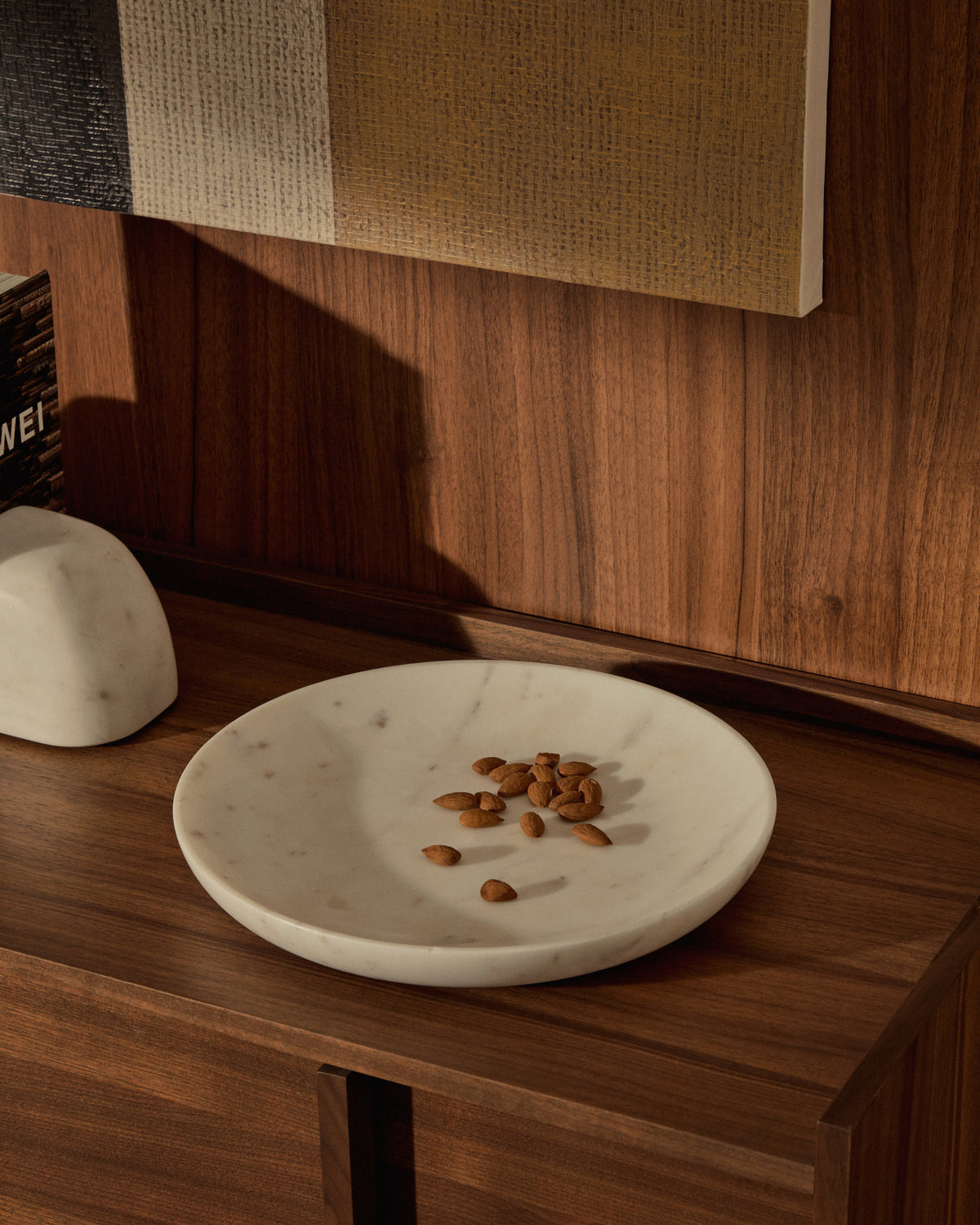Grosses Tablett Ecin aus weissem Marmor in Weiss präsentiert im Onlineshop von KAQTU Design AG. Tablett ist von Kave Home