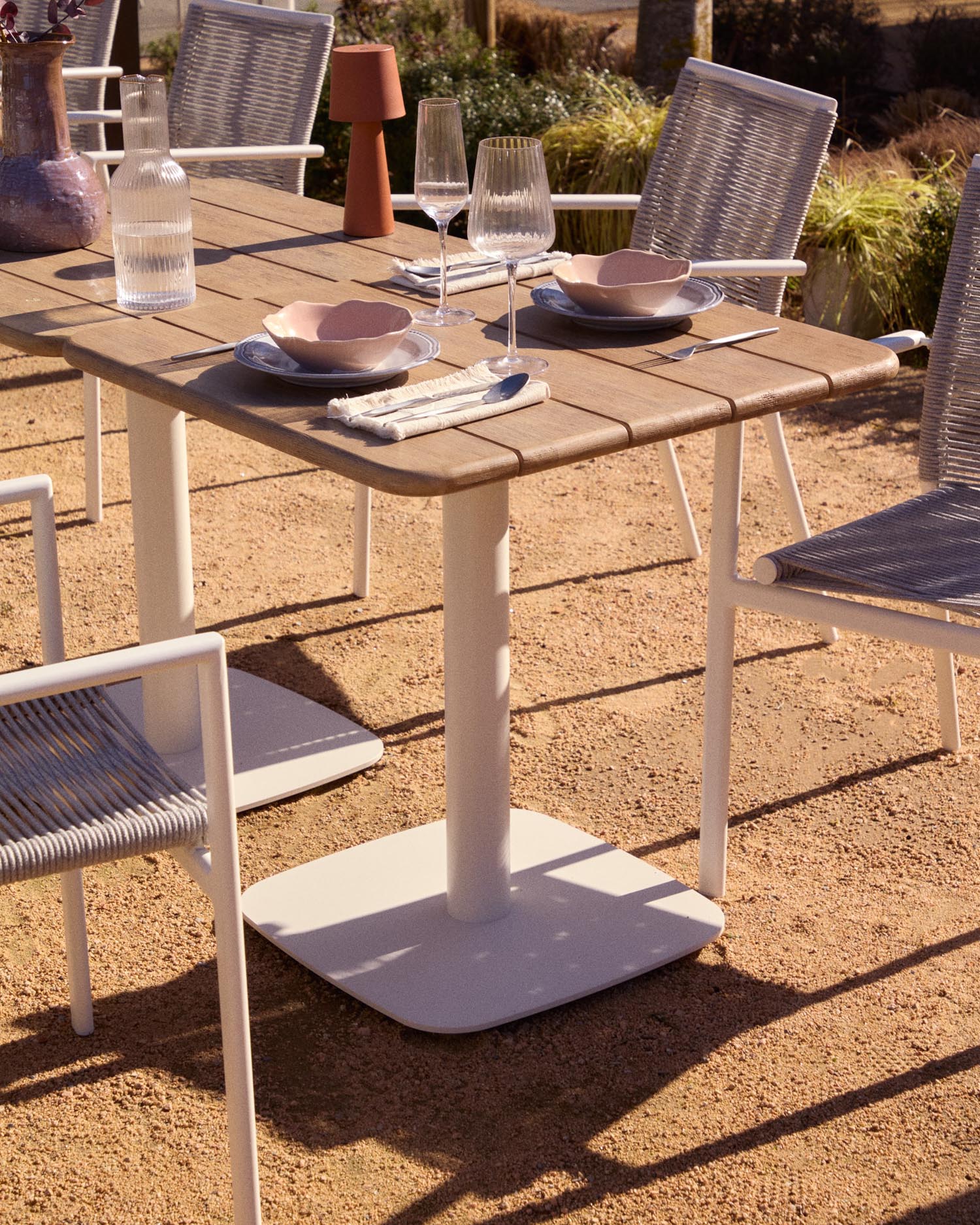 Das Weinglas Mimba von Kave Home, 74 cl, aus klarem Glas, vereint stilvolles Design und Funktionalität für besondere Weinmomente.