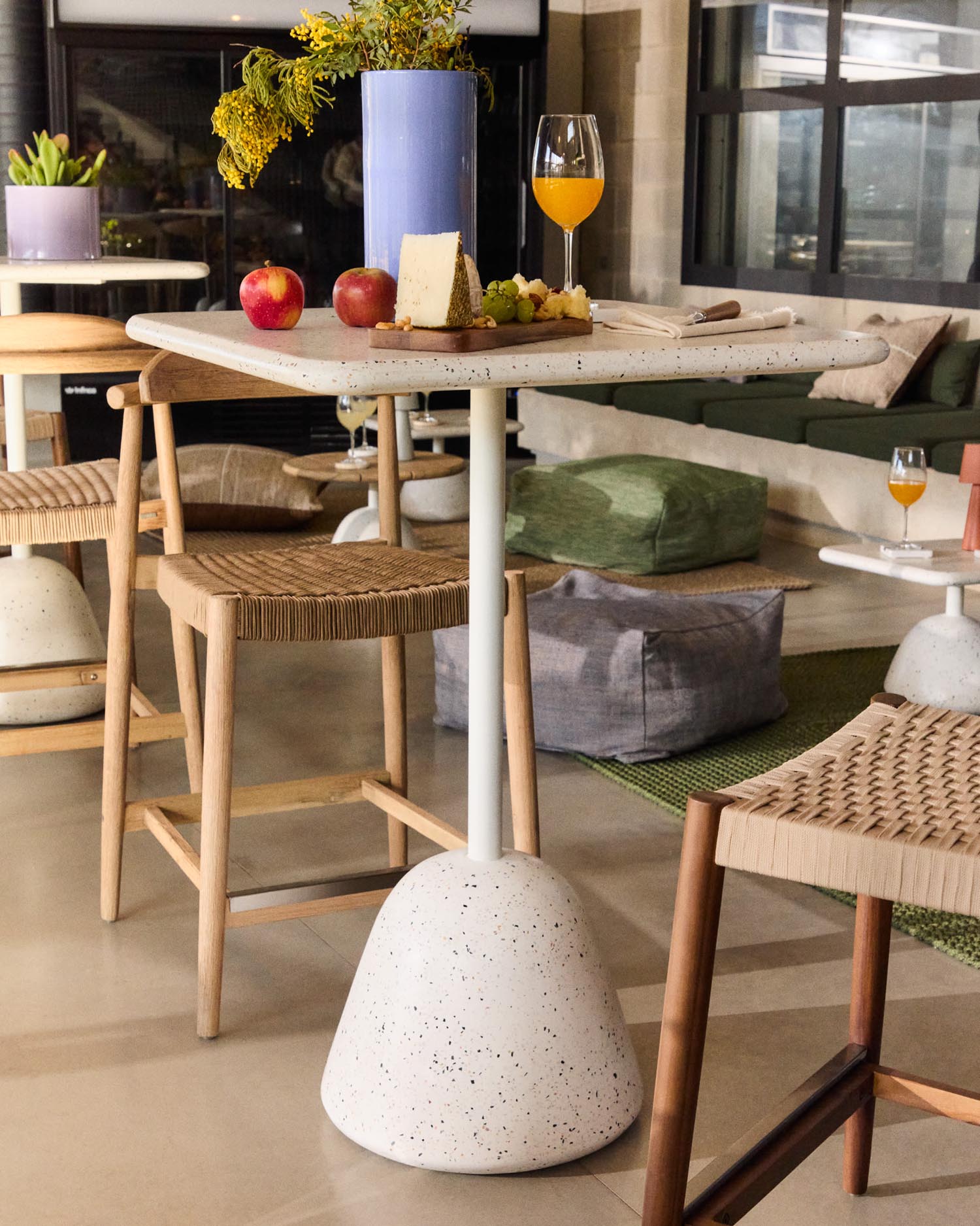 Das Altira Weinglas von Kave Home, 52 cl, aus klarem Glas, bietet elegantes Design und ist ideal für stilvollen Weingenuss.