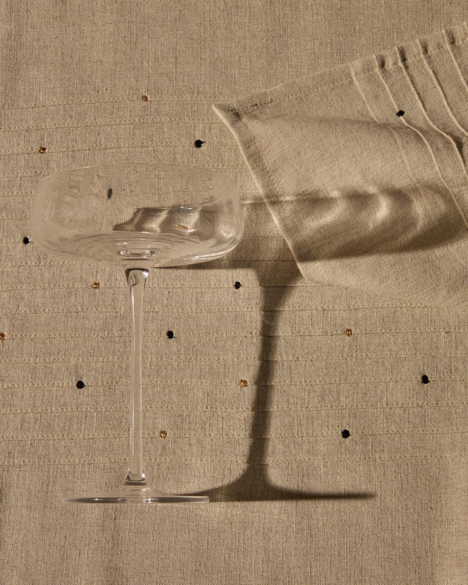 Elegantes Sektglas Mimba von Kave Home, 25 cl, aus klarem Glas, ideal für stilvollen Genuss von Sekt und Champagner.