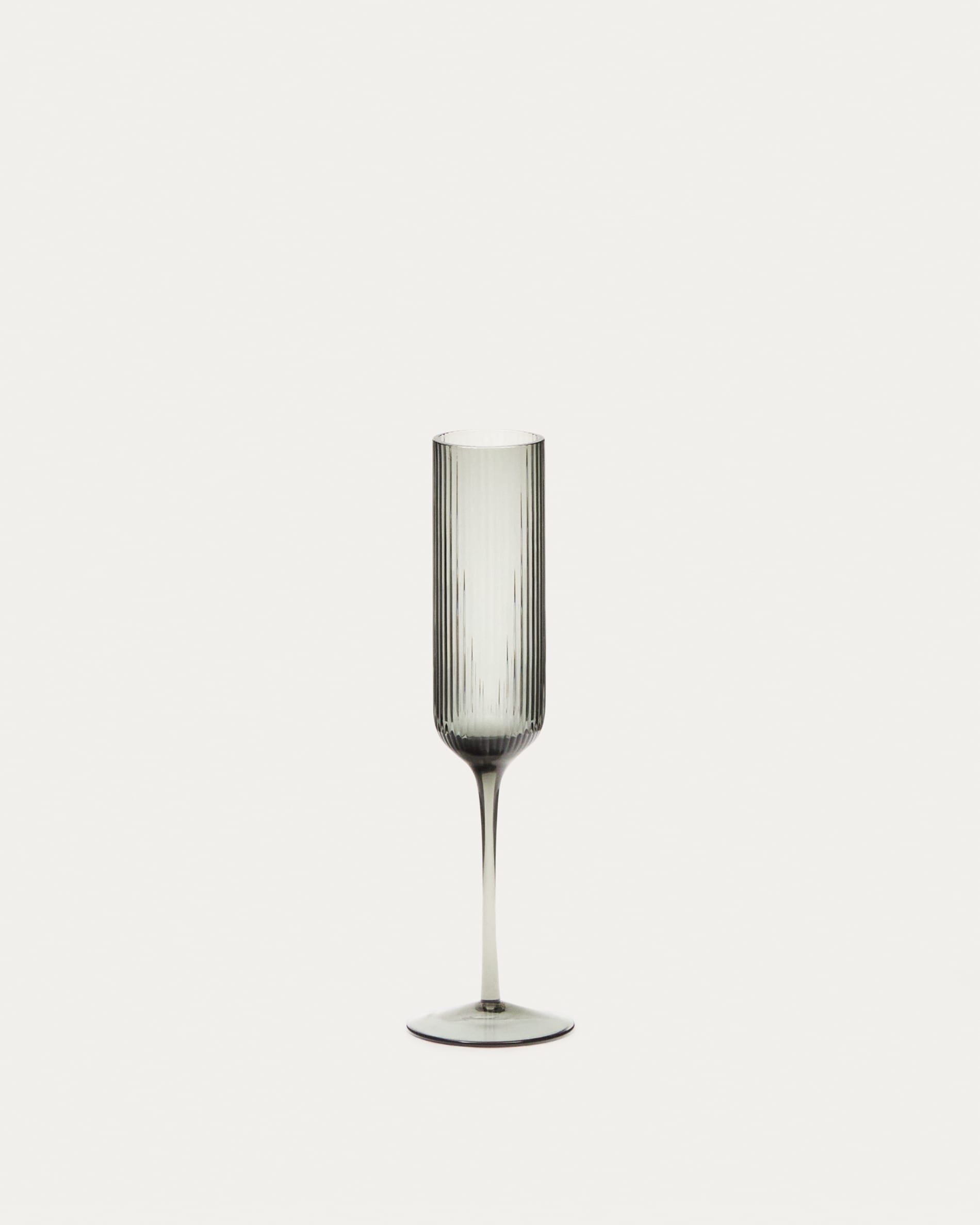 Elegantes Sektglas Thiba aus grauem Glas, 14 cl, von Kave Home. Perfekt für stilvollen Sektgenuss bei jedem Anlass.