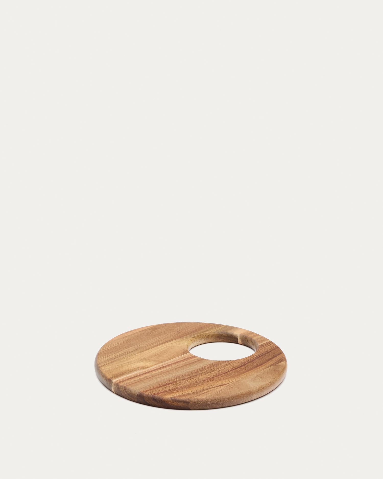 Kleines rundes Servierbrett Klot aus Akazienholz FSC 100% in Braun präsentiert im Onlineshop von KAQTU Design AG. Schneidebrett ist von Kave Home