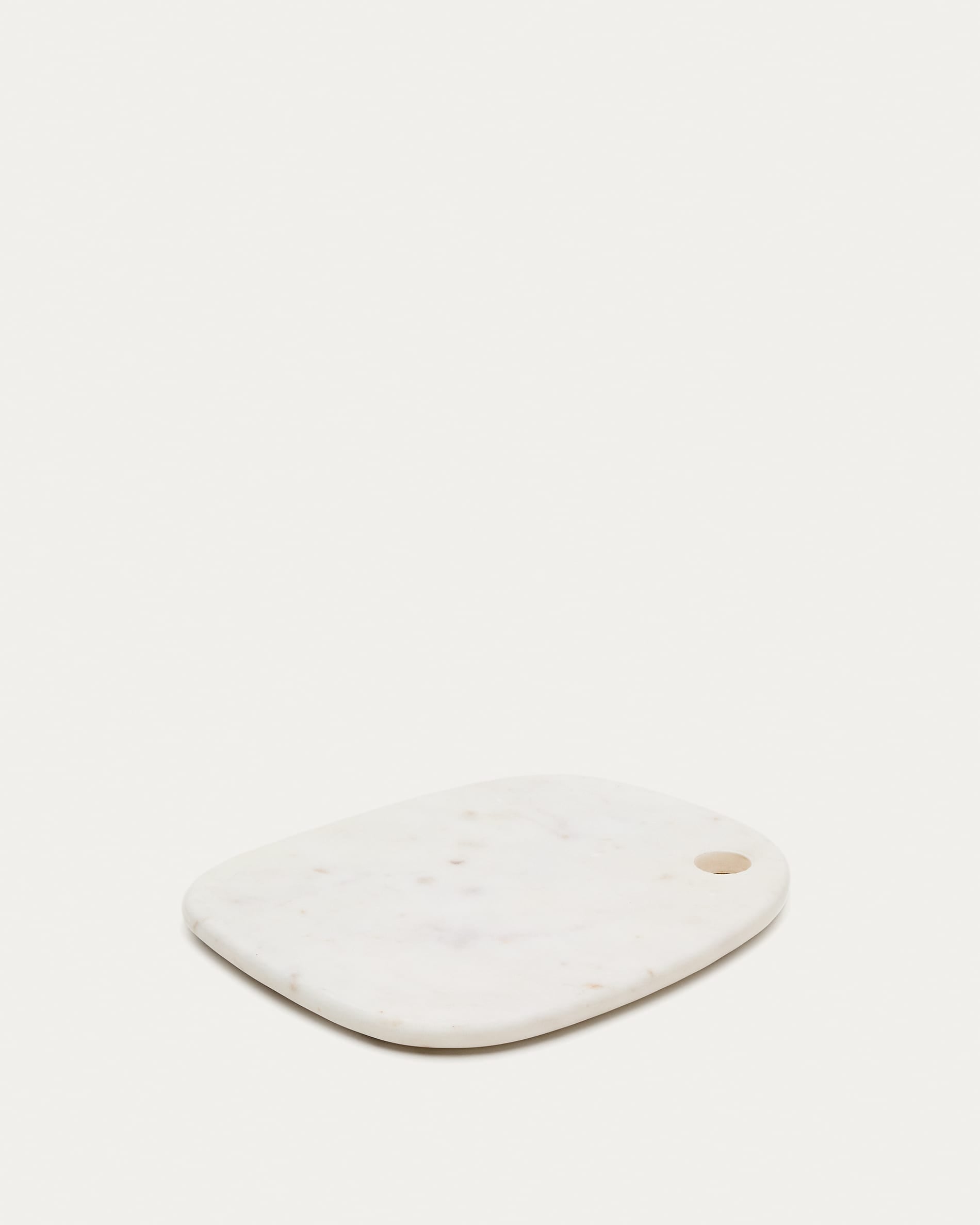 Serviertablett Odar aus weissem Marmor in Weiss präsentiert im Onlineshop von KAQTU Design AG. Tablett ist von Kave Home